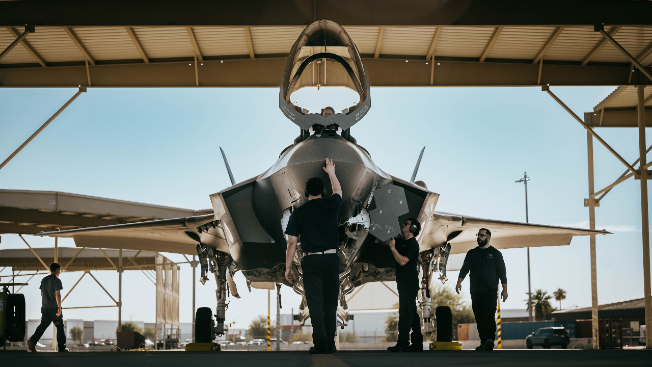 第1ベルギーのF-35a Lightning II Lands Luke Air Force Base