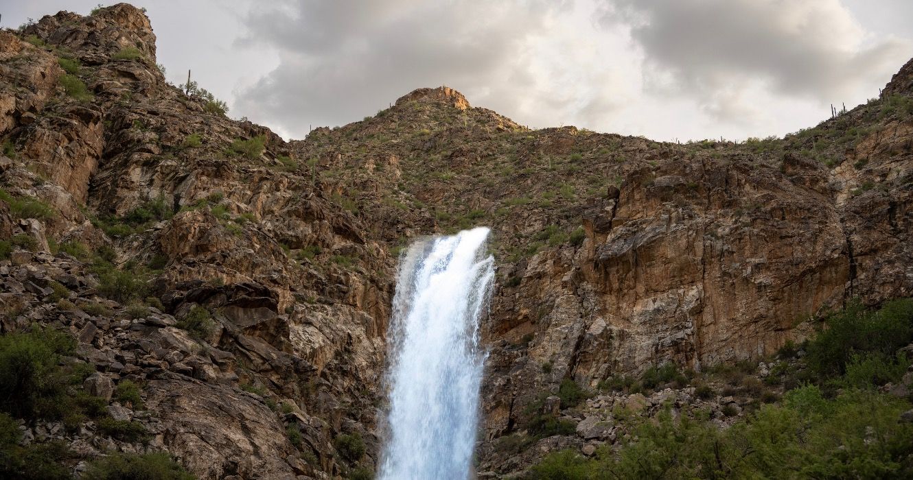 このアリゾナトレイルをハイキングするのに適切な時期は、雨が降った直後です