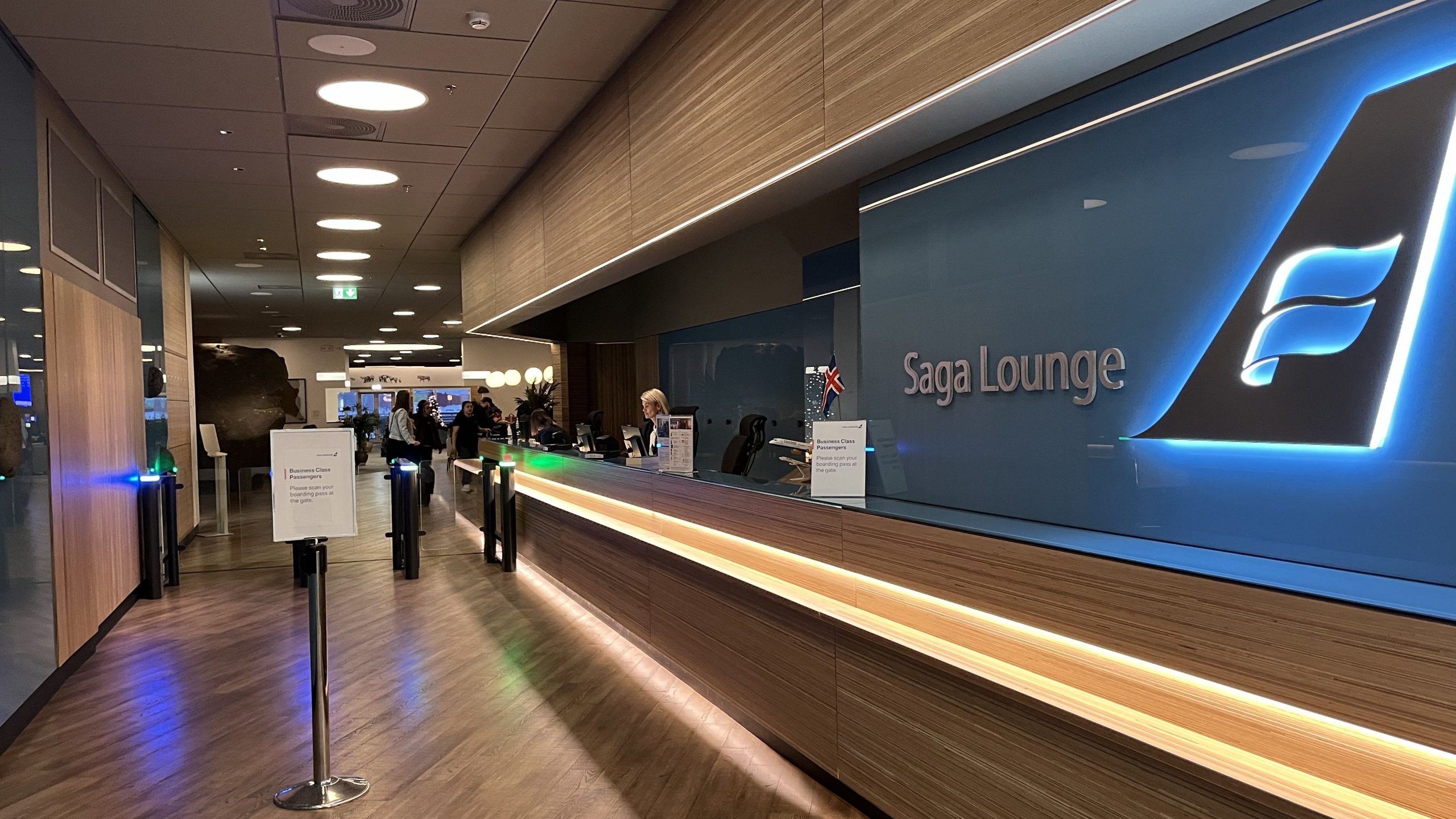 旅行レビュー：レイキャビク空港にあるアイスランドエアのサガラウンジ