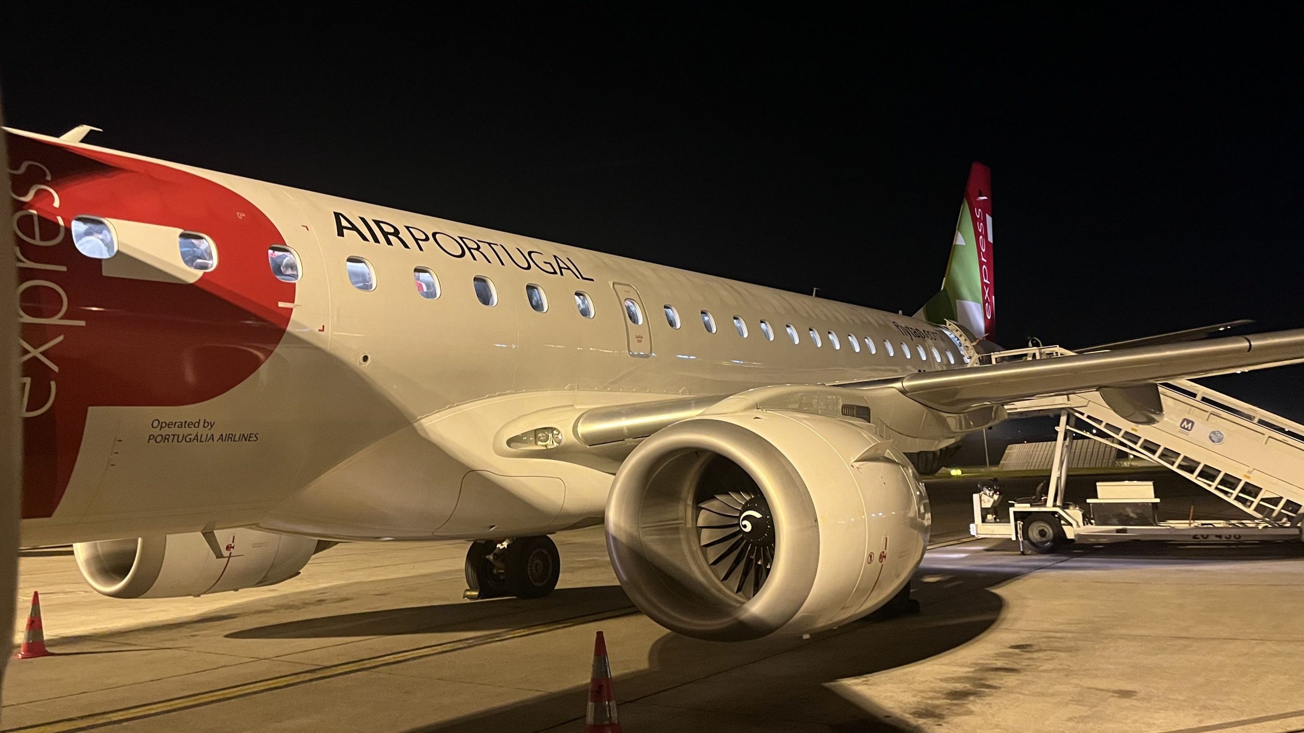 Tiny Embraer E190でTap Air Portugalのビジネスクラスを試しました：これがどのように進んだかです