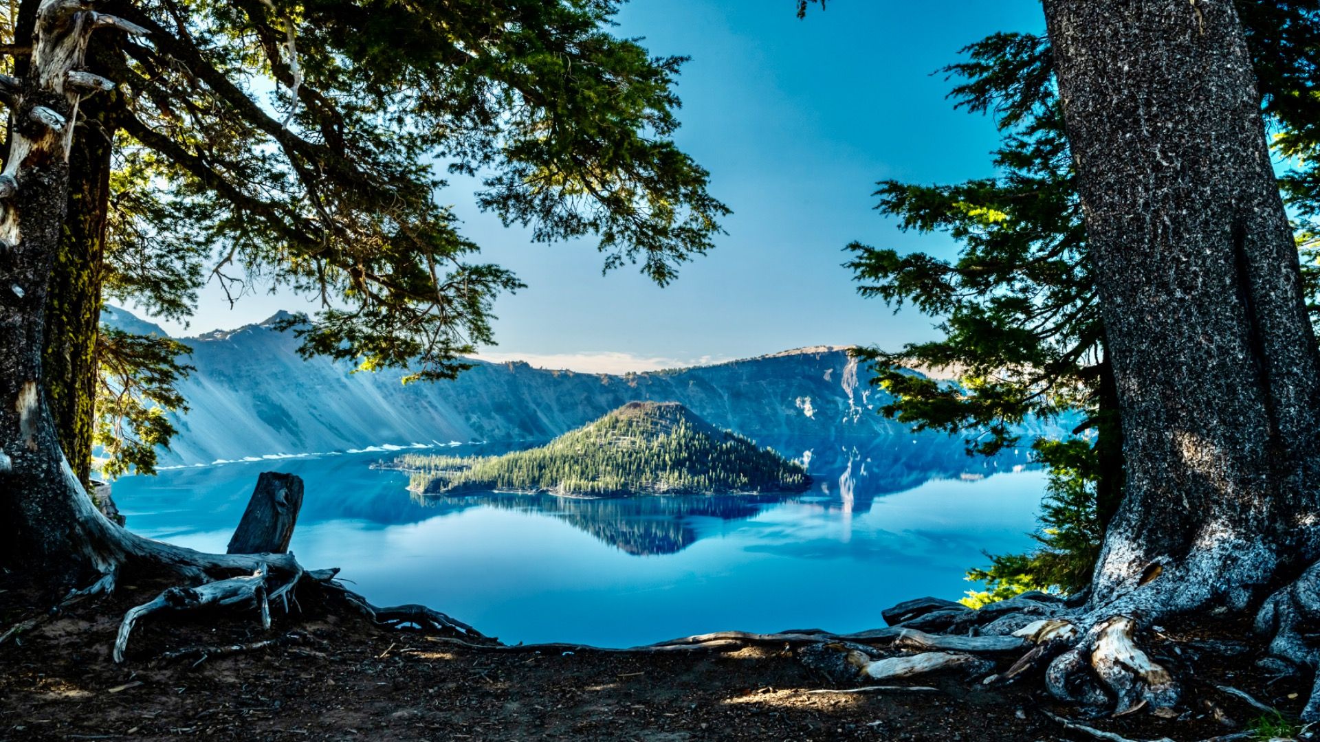 この不思議な湖は、米国の最も深いものでもあります