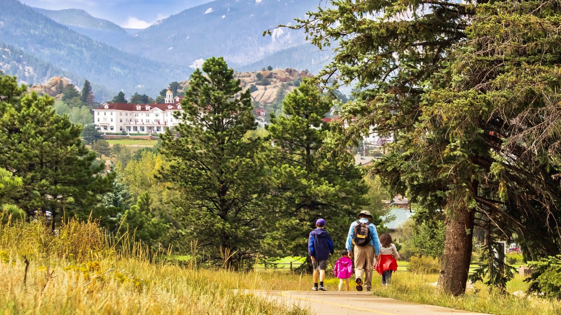 ホテルのすぐ近くにトレイルがある7つのコロラドハイキングタウン