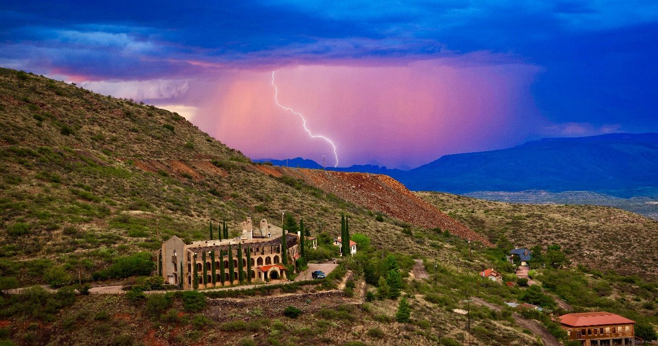 この小さなアリゾナの町は、かつて西で最も邪悪な町として知られていました