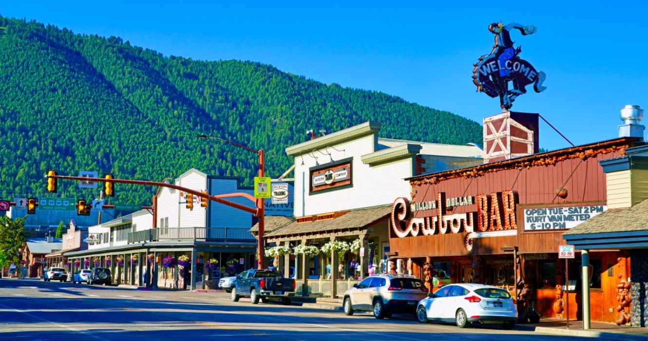 主要な国立公園のすぐ隣にある10の風光明媚な小さな町