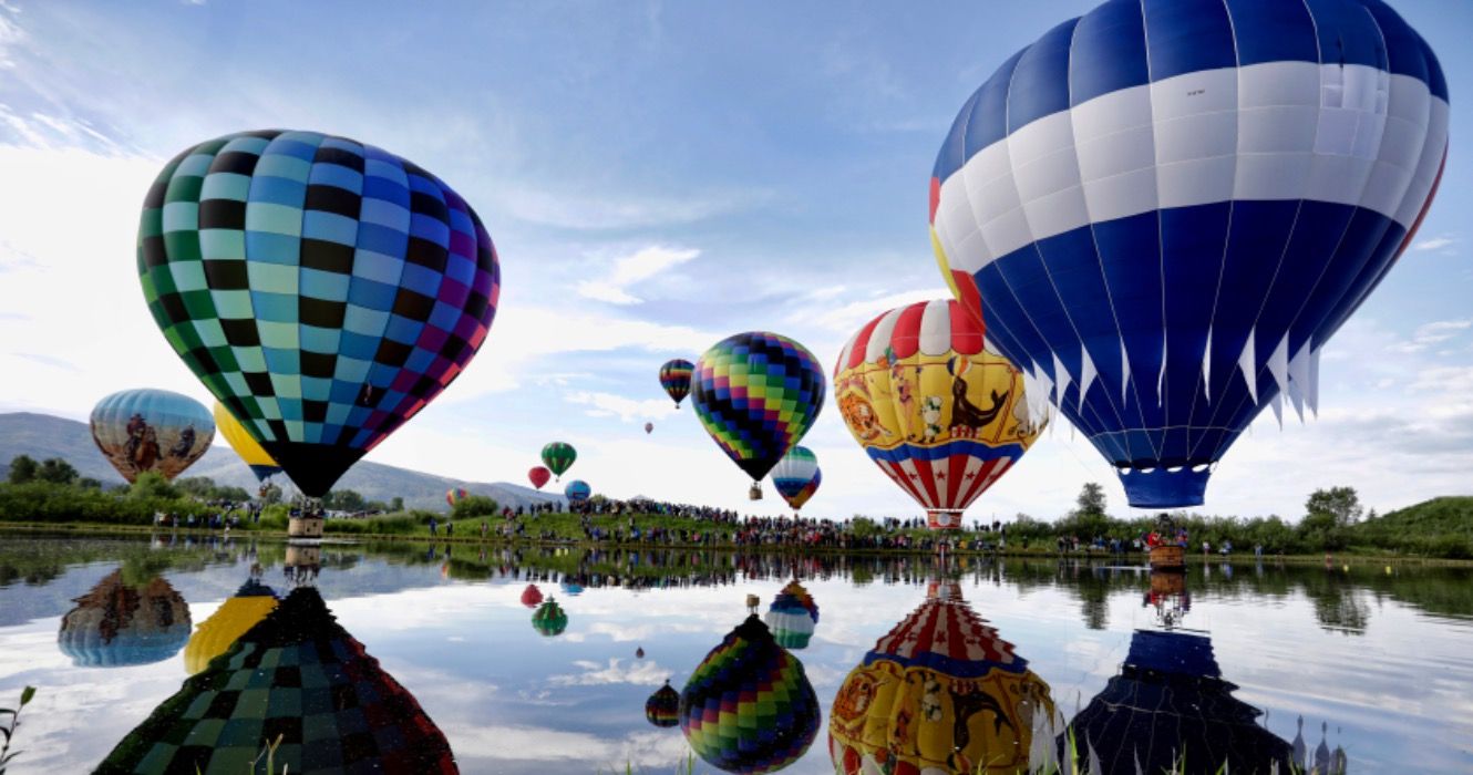 2024年に訪れるべきトップの場所に選ばれた9つの米国の町