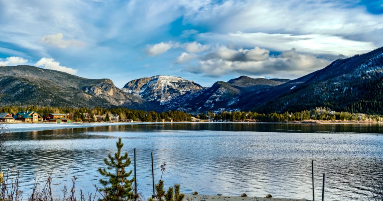 過小評価されているが風光明媚：ロッキーズへの小さな町の玄関口