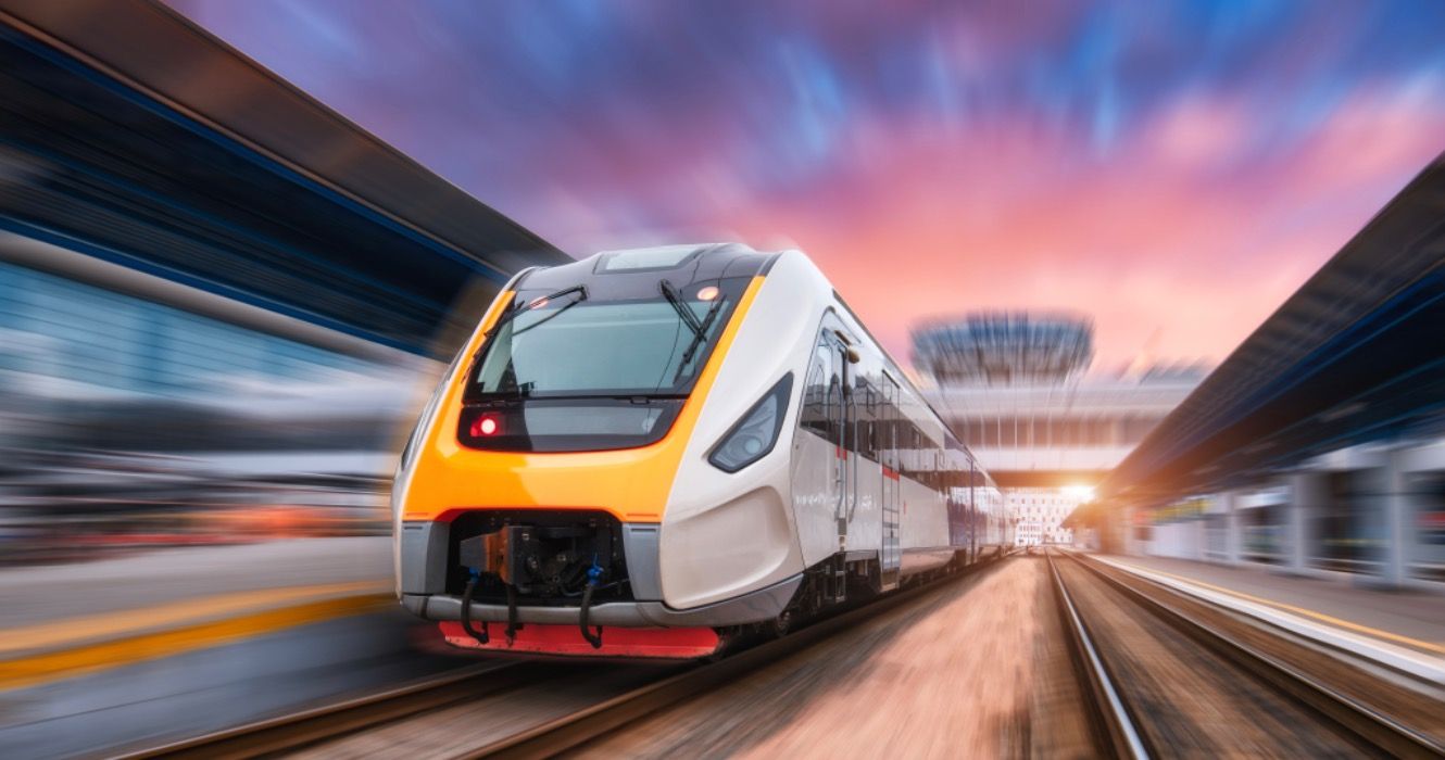 電車対道路旅行：コストに基づいて2つを比較します