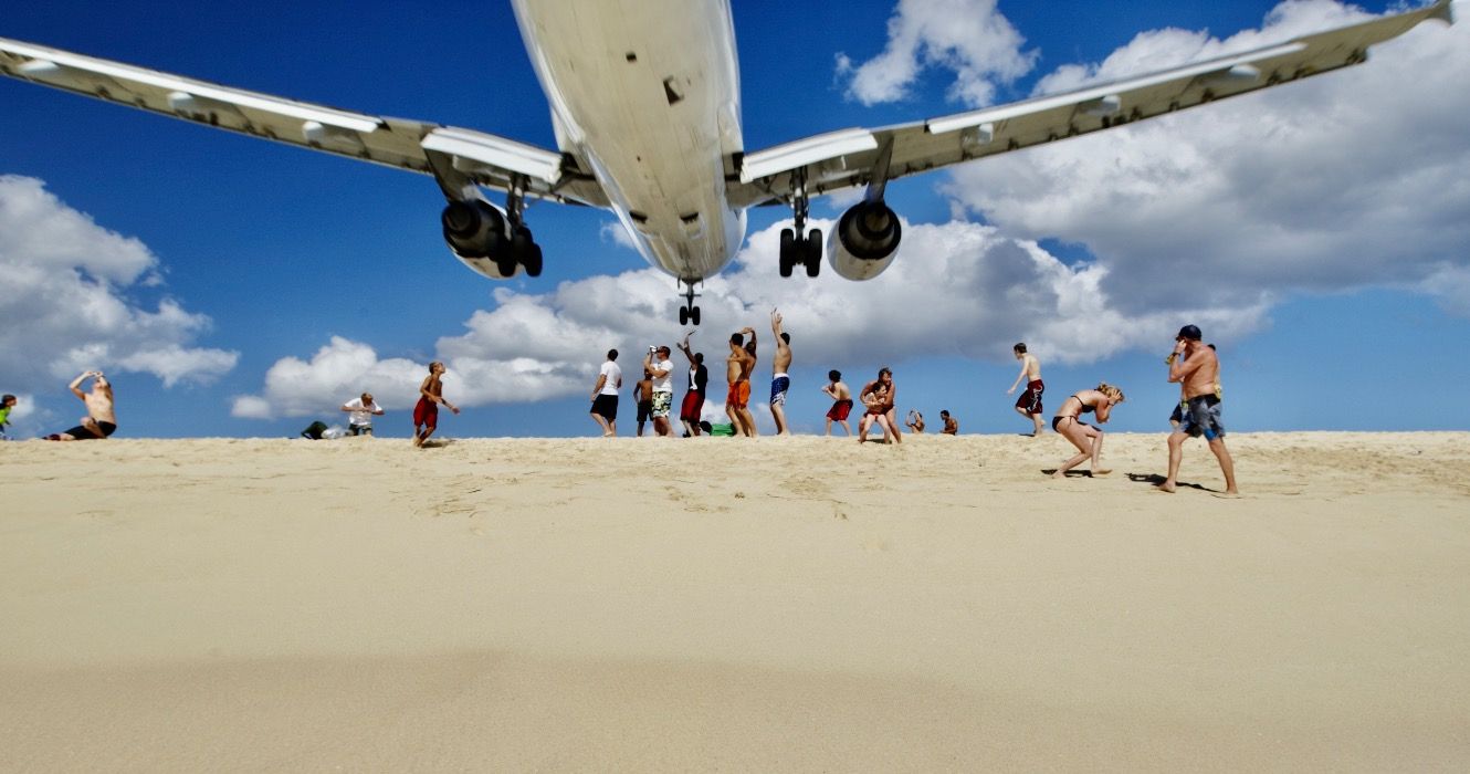 セントマーチンの空港は、ハリケーンイルマの後についに再建されます