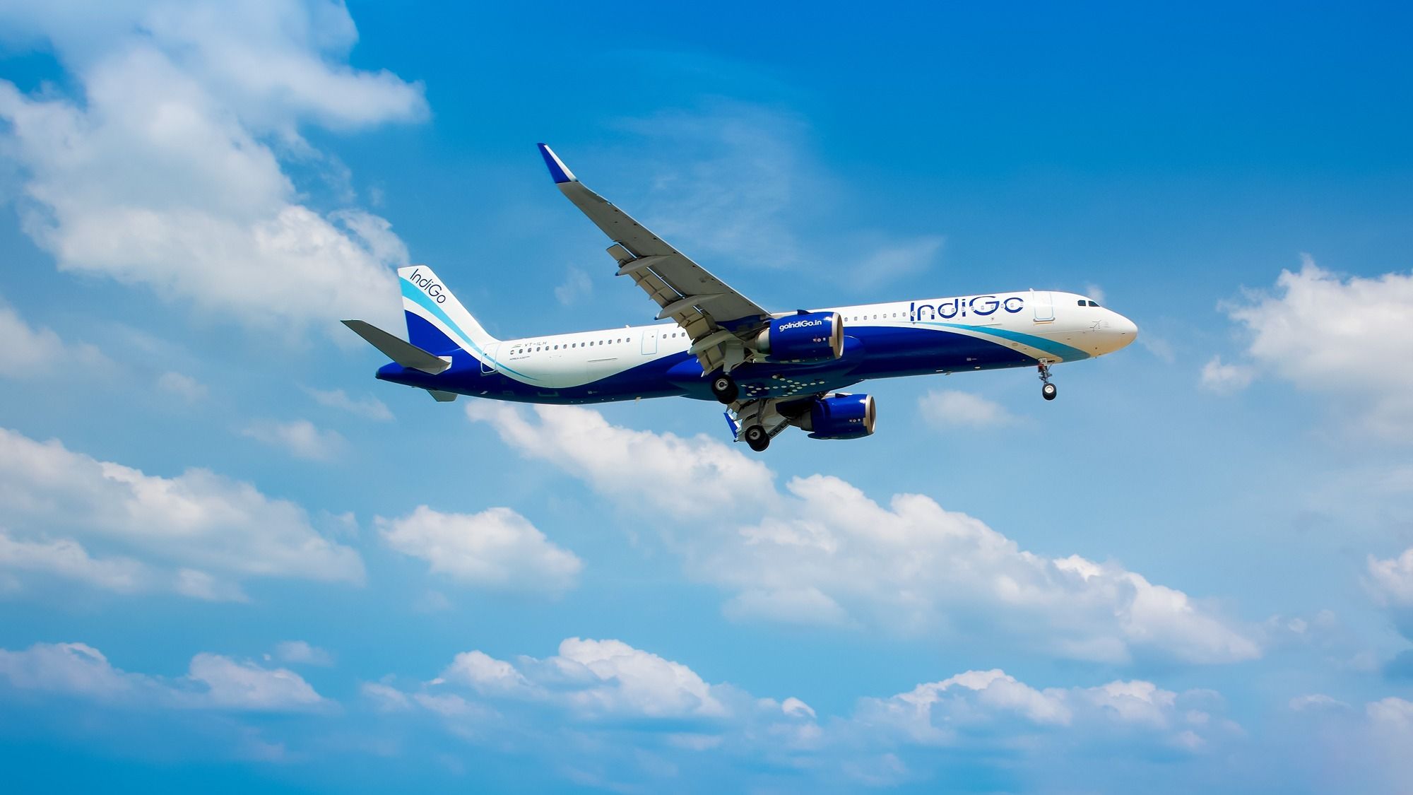 長い空港のキュー：システムの減速により、インディゴフライトが破壊されました