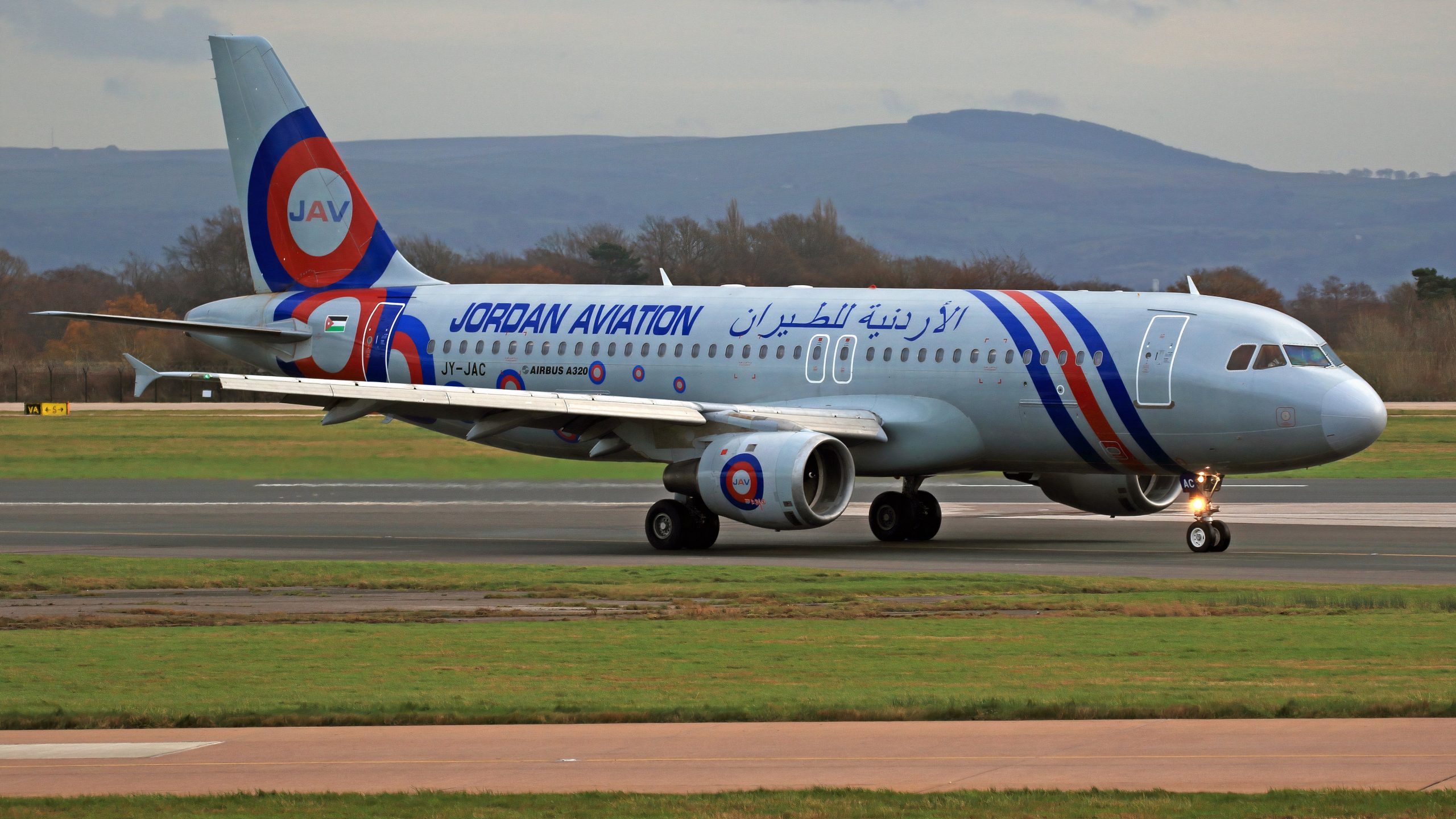 世界最古のアクティブなエアバスA320が飛んでいるところ