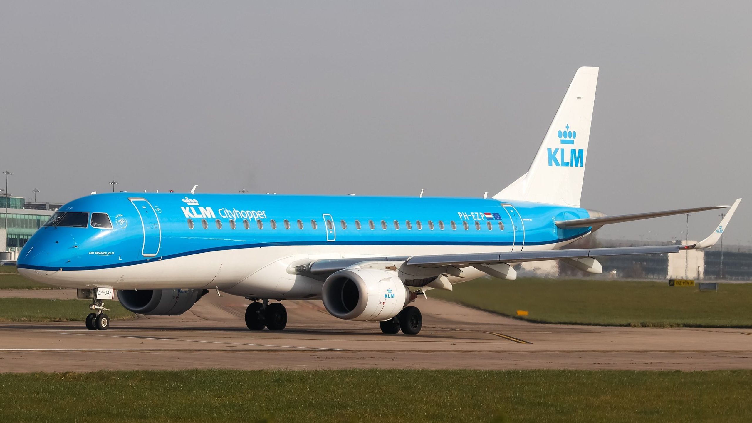 警察：KLM CityHopper Embraer E190 Schiphol Airportでのエンジンの死亡は意図的でした