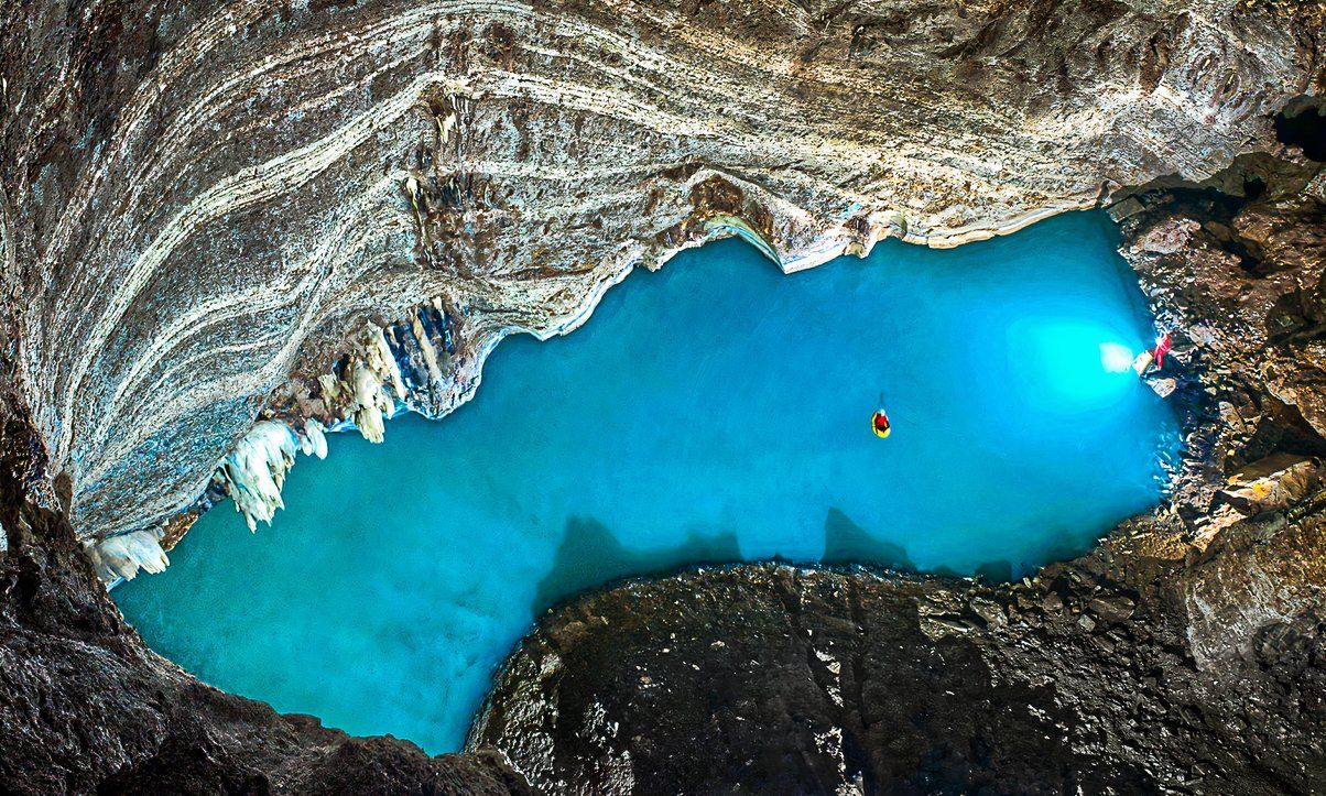 世界最大の地下サーマルレイクは驚くべき場所で発見されています