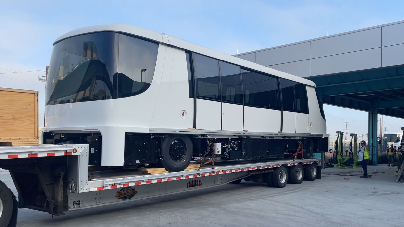 Laxは、自動化された人々のムーバーのために最後の4台の車を受け取ります