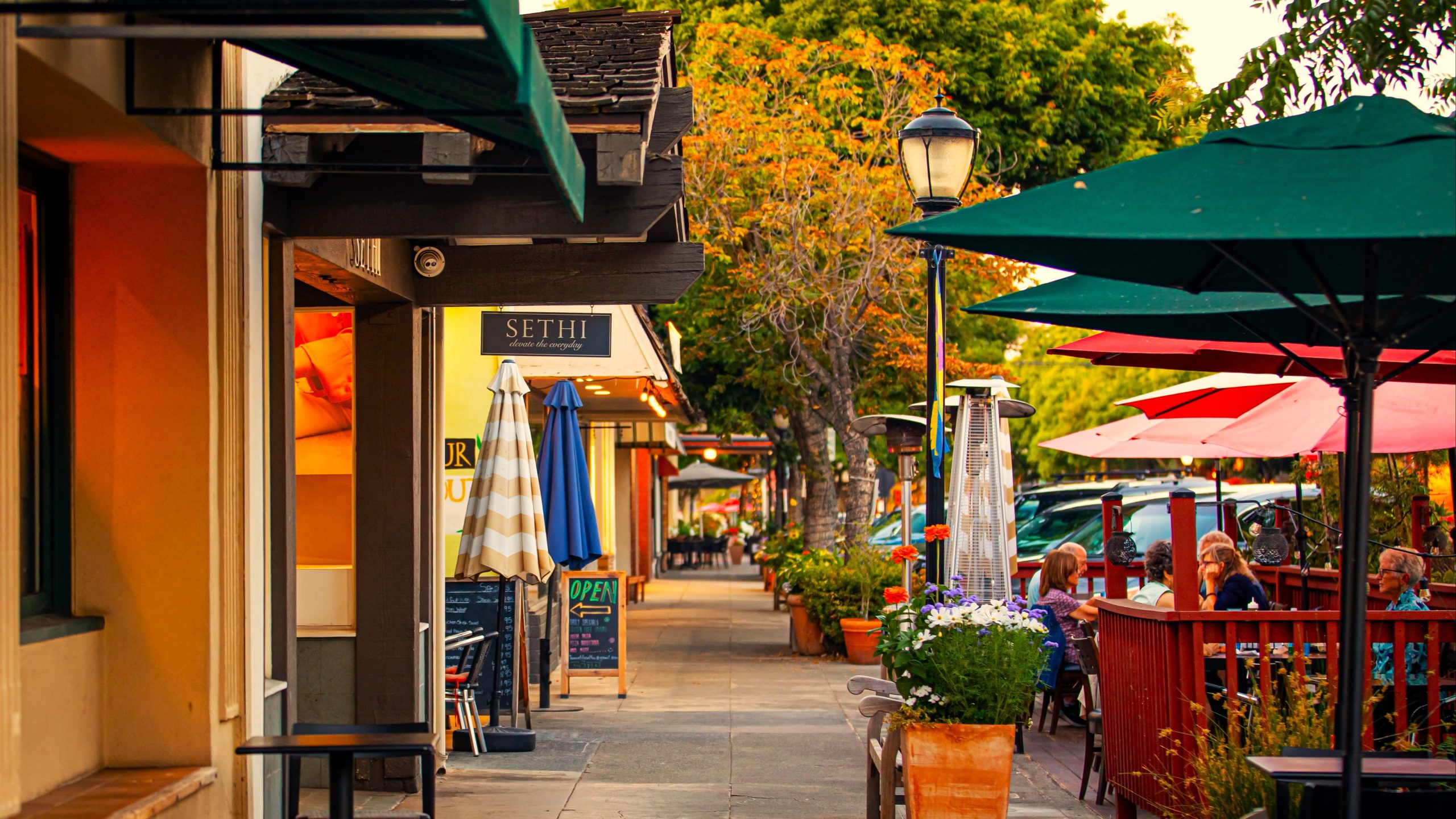 スキップビバリーヒルズ：カリフォルニアで最も過小評価されている町にはアメリカで最も排他的な地域がいくつかあります