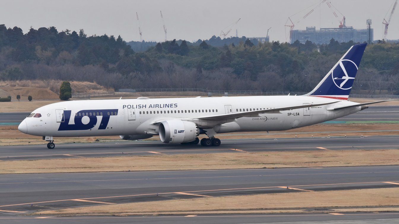 ロットポーランドの航空会社は、私たちとカナダのフライトを後押しするために、ポーランド以外の長距離ルートのみをカットします