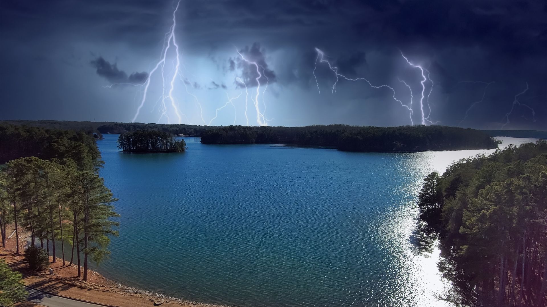 700人以上がアメリカで最も幽霊のある湖で命を落としました