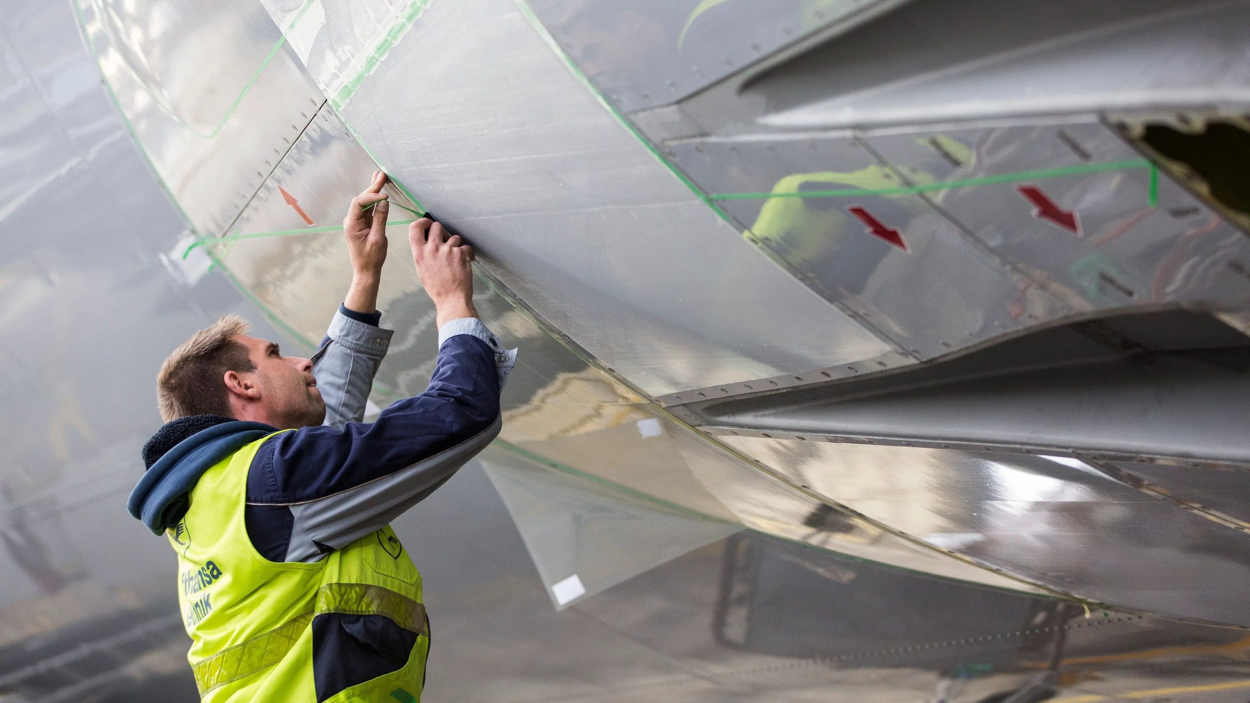 オーストリア航空777-200ersは、Aerosharkを使用してCO2排出量を削減します