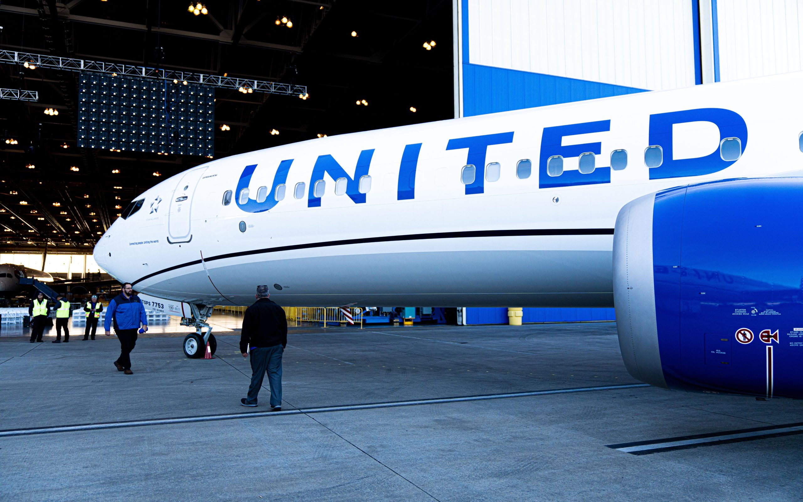 新しい提案されたFAAルールは、時代遅れの禁煙署名規制を近代化します