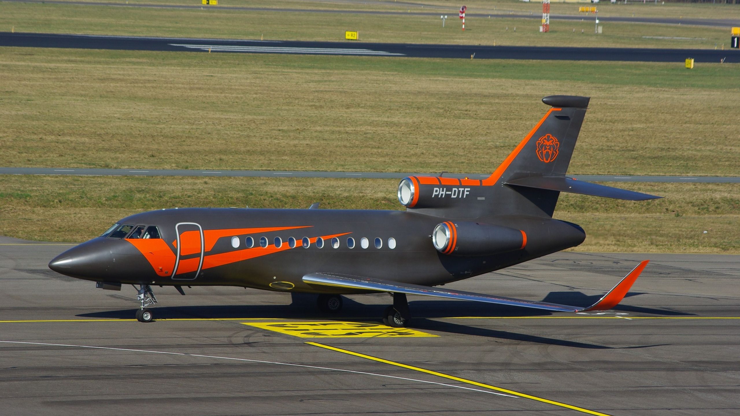 Max VerstappenのDassault Falcon 8x