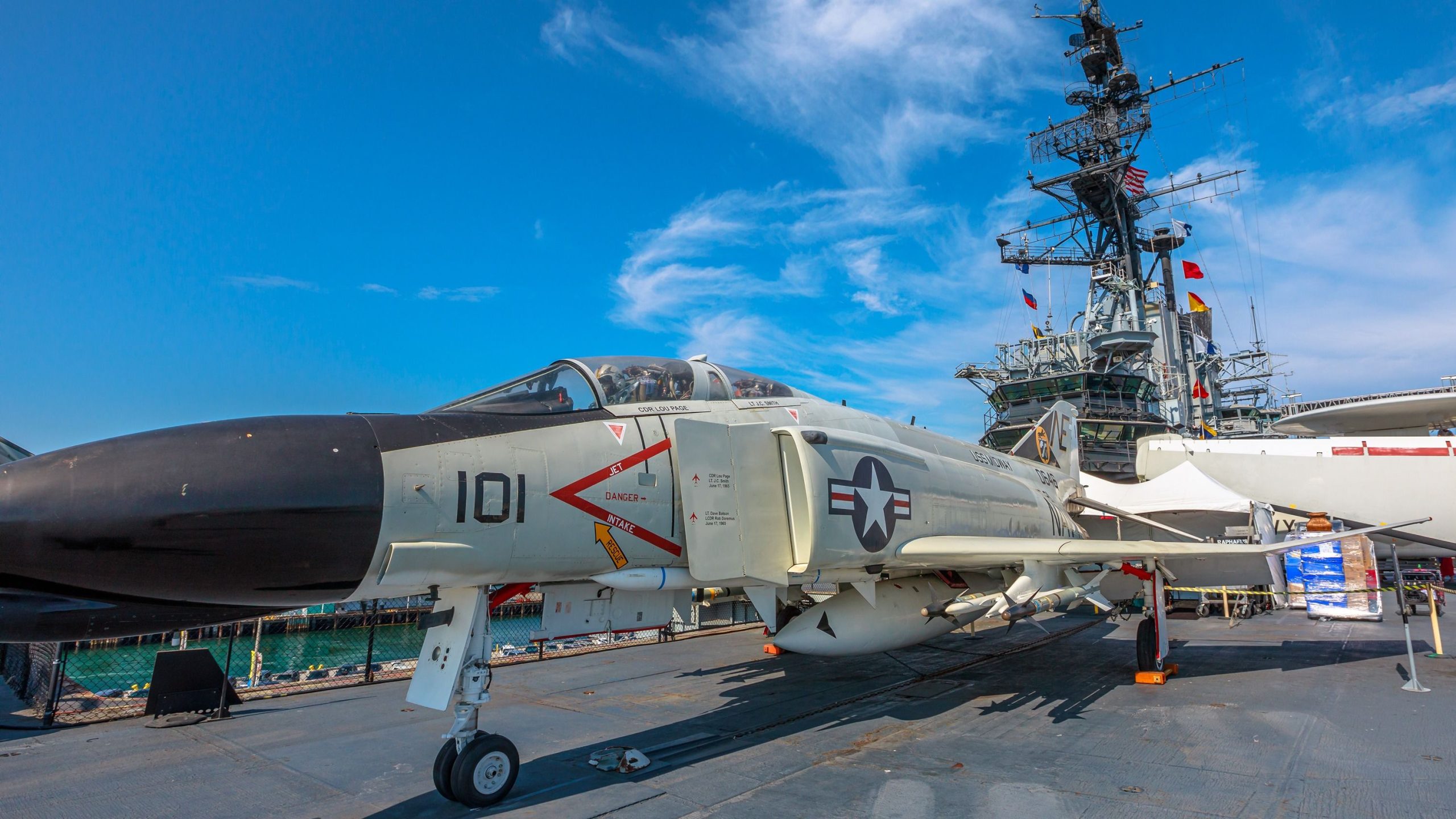 2024年に販売されている軍用機を見つける方法