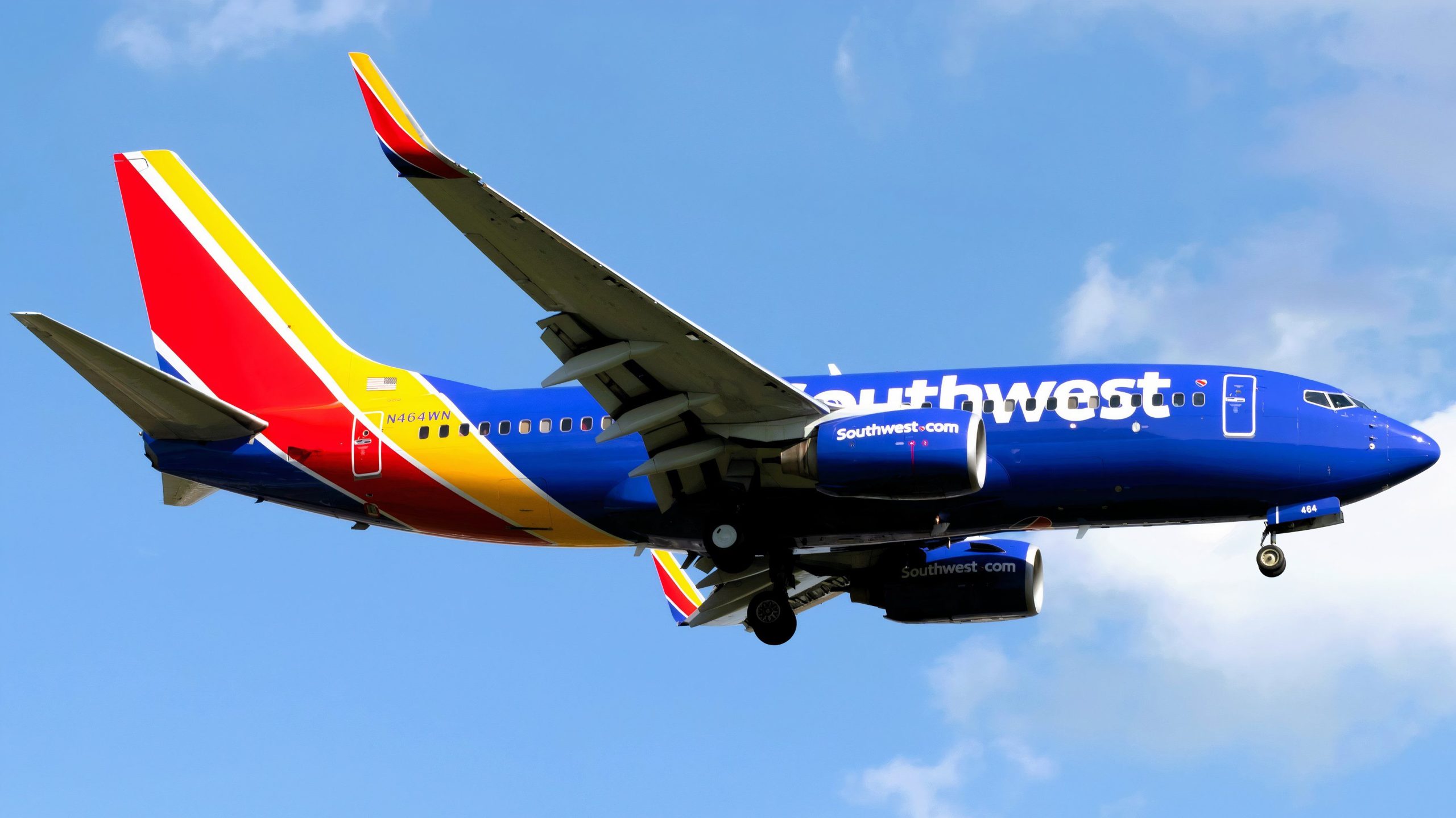 新しい安全規則では、南西部の客室乗務員が10,000フィートではなく18,000で着陸する準備をする必要があります