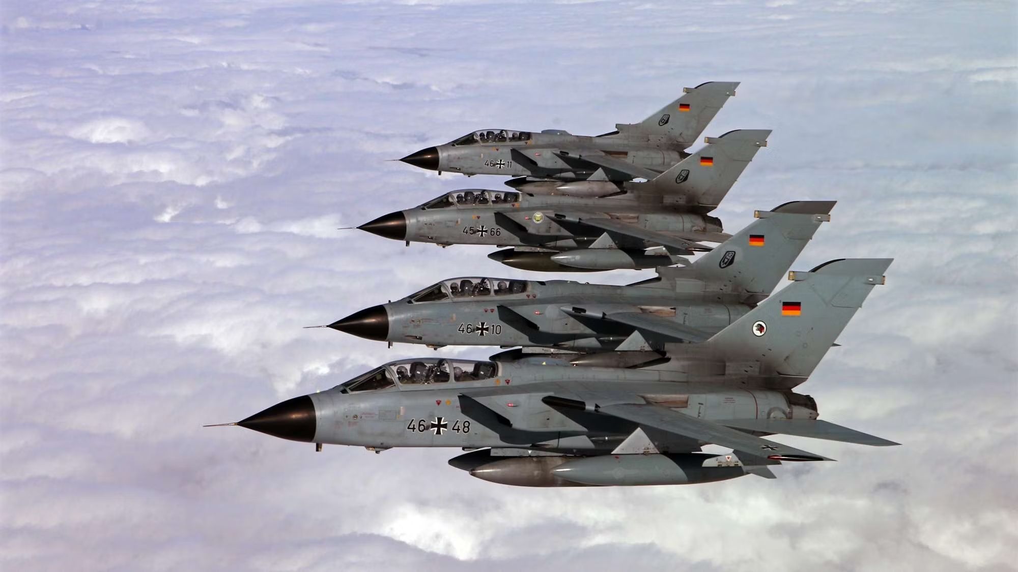 可変スイープマルチロール戦闘機：パナビア竜巻の物語