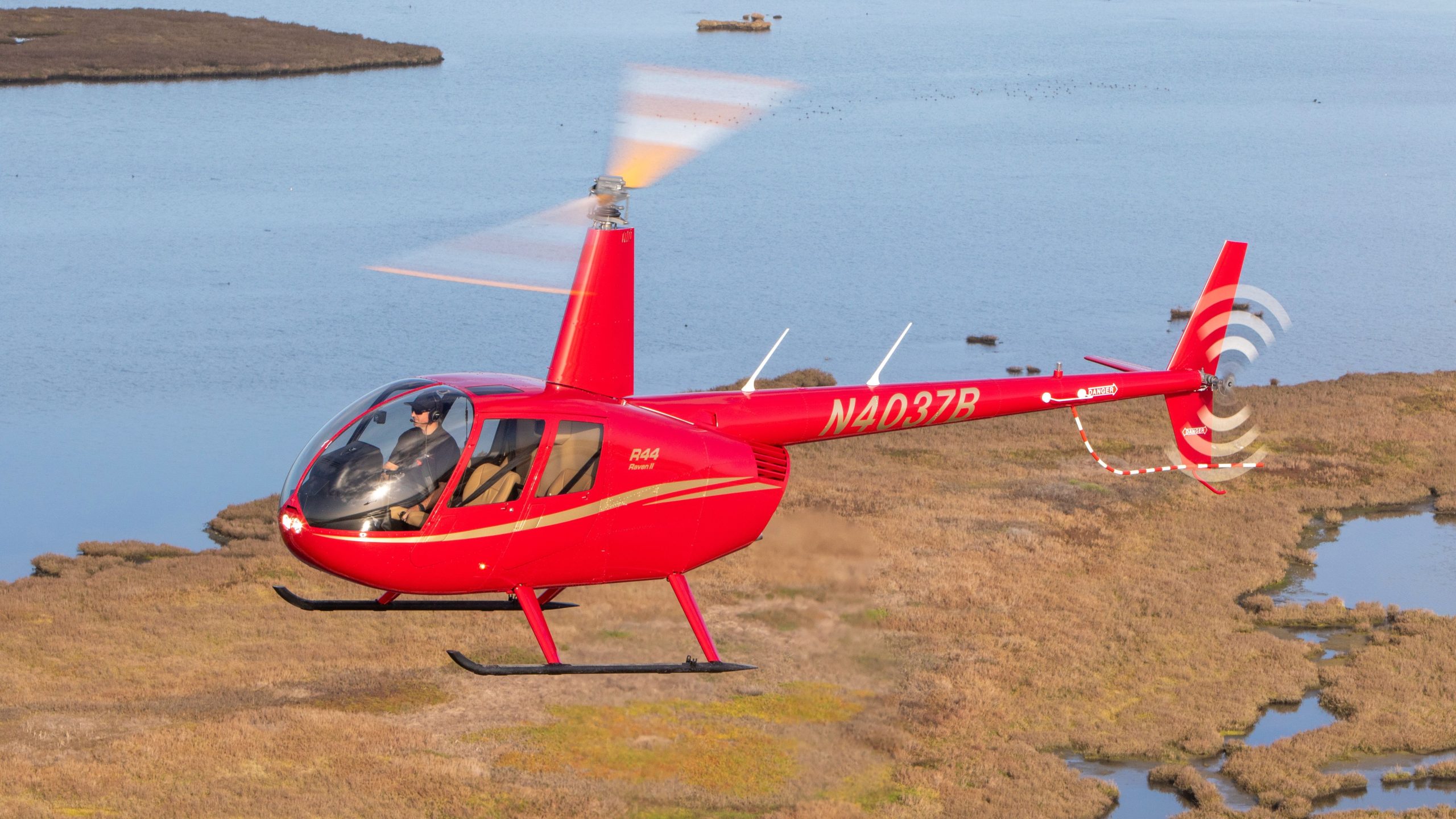 ブレイキング：オーストラリアで殺害されたヘリコプターパイロットは、許可されていないフライトがケアンズホテルに衝突すると殺害されました