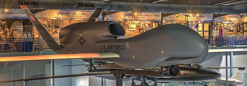 US RQ-4グローバルホークは、どのようにして脅威環境で動作しますか？
