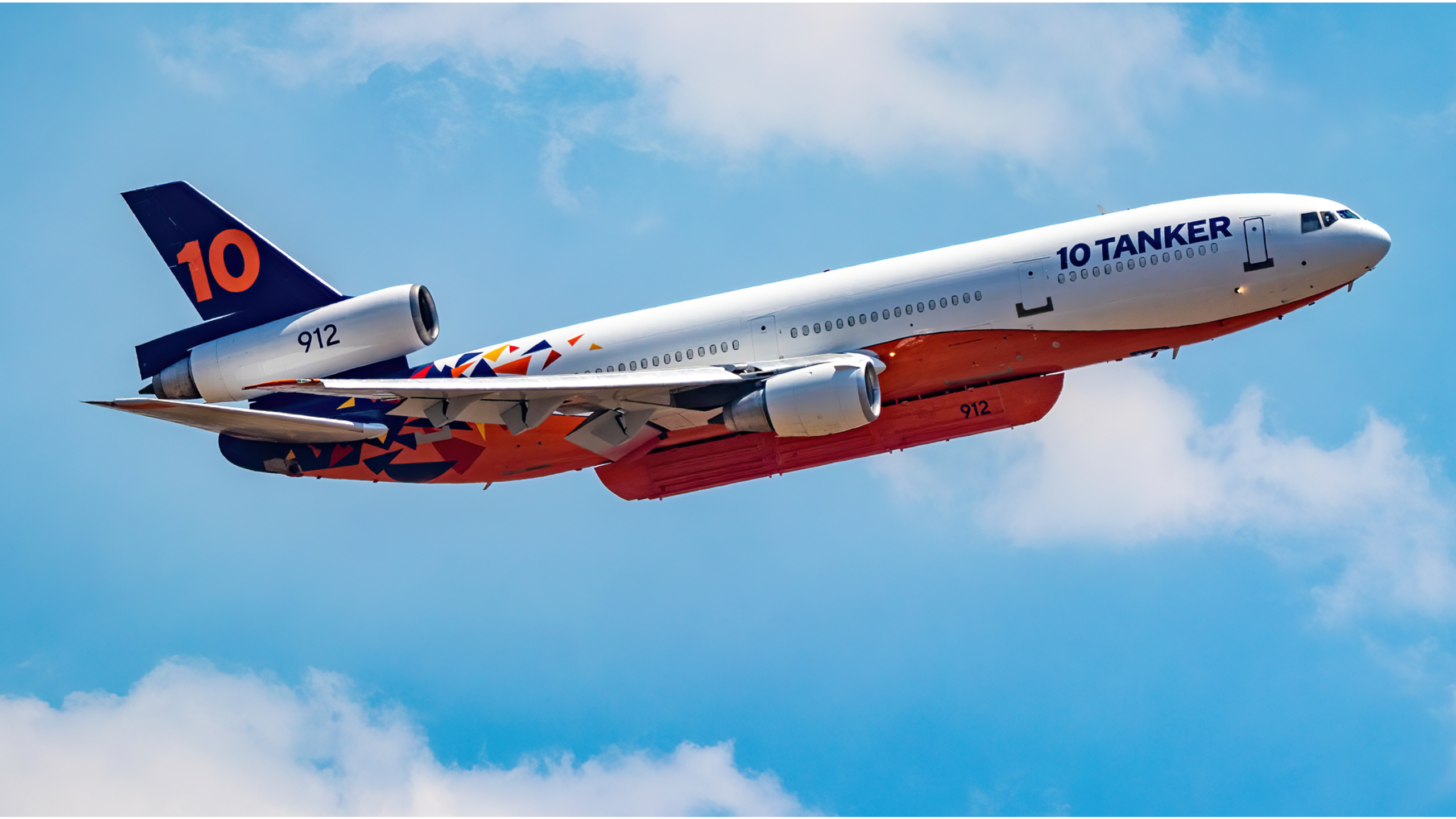 修正されたマクドネルダグラスDC-10：10タンカーの航空消防飛行機を見る