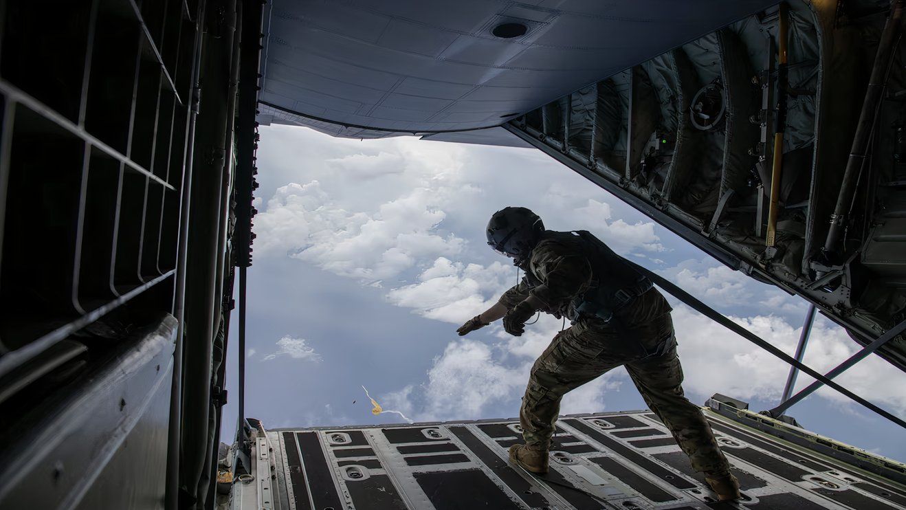 キーズラー空軍基地：第53ウェザー偵察飛行隊「ハリケーンハンター」の本拠地