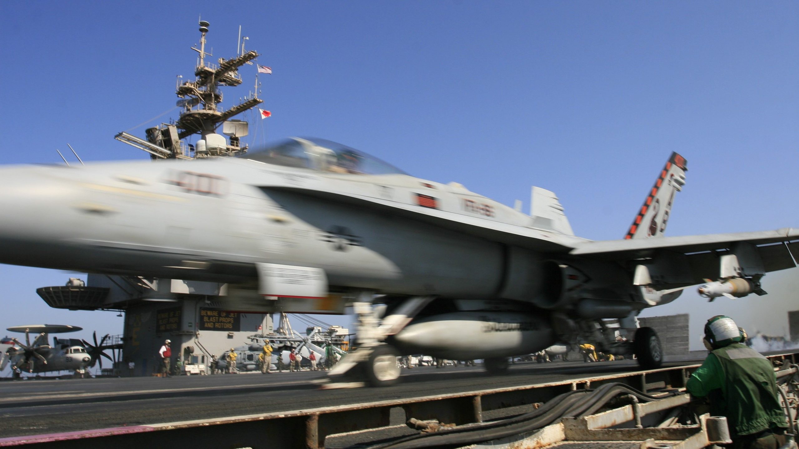 米海軍は、紅海で攻撃が続くにつれて、カウンター次のドローンファイティングテクノロジーの入札を出す