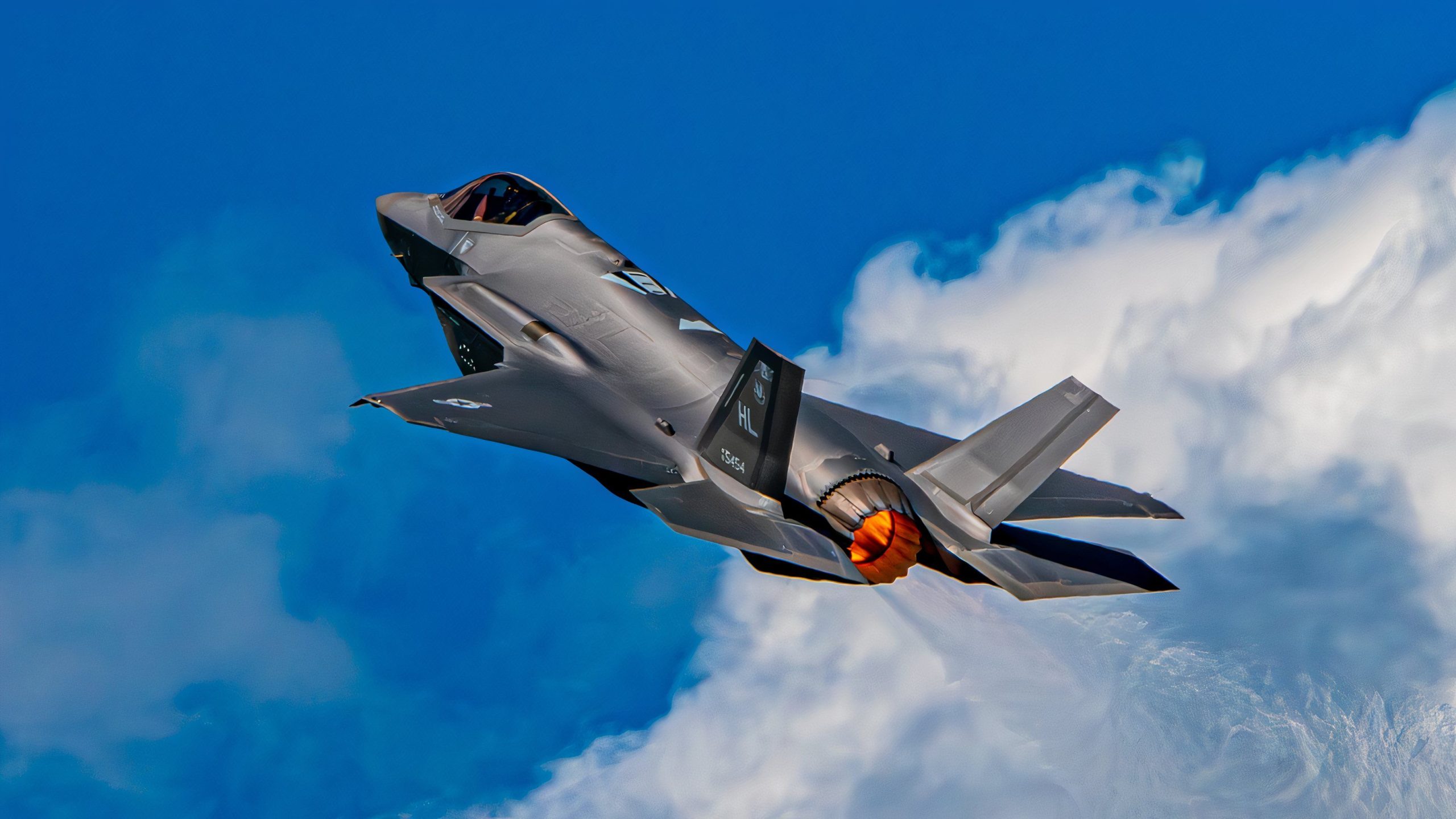 ロッキード・マーティンは、ドローンがF-35を置き換えることができるというイーロン・マスクの主張に応答します