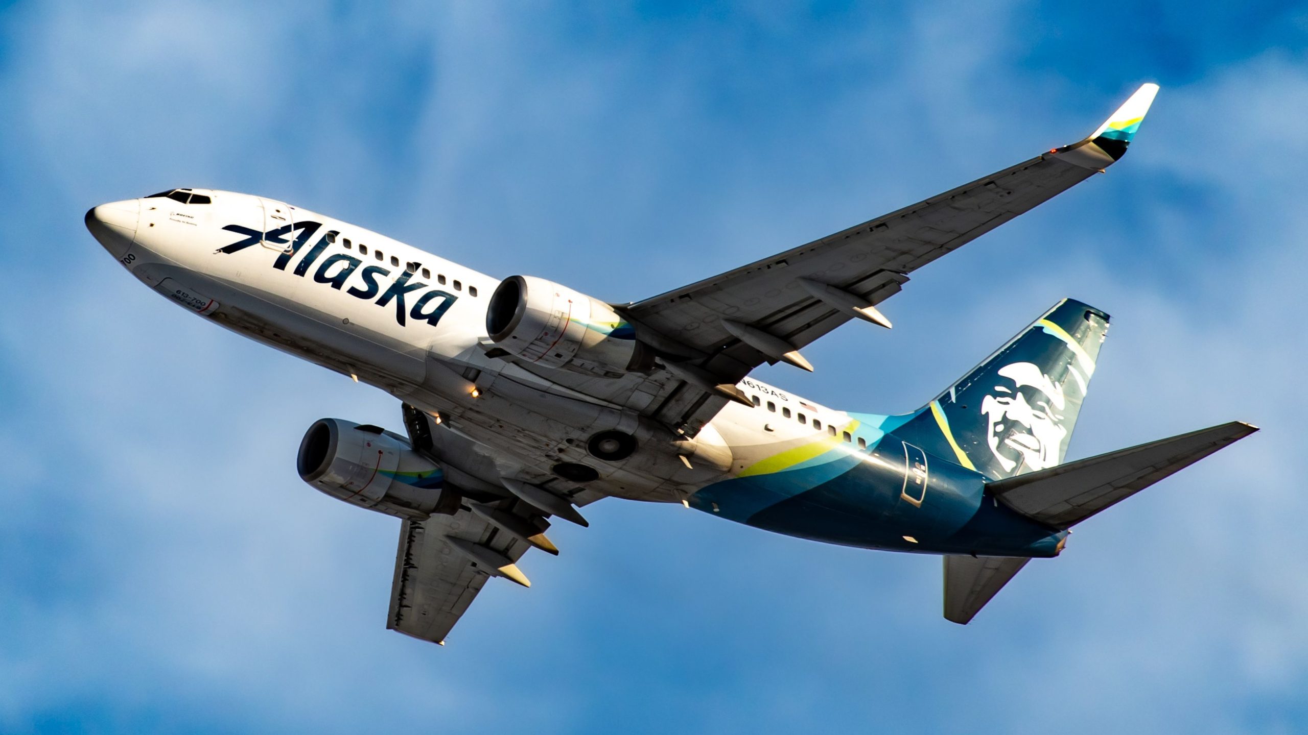 フライトレビュー：ボーイング737-700でのアラスカ航空「ミルクラン」