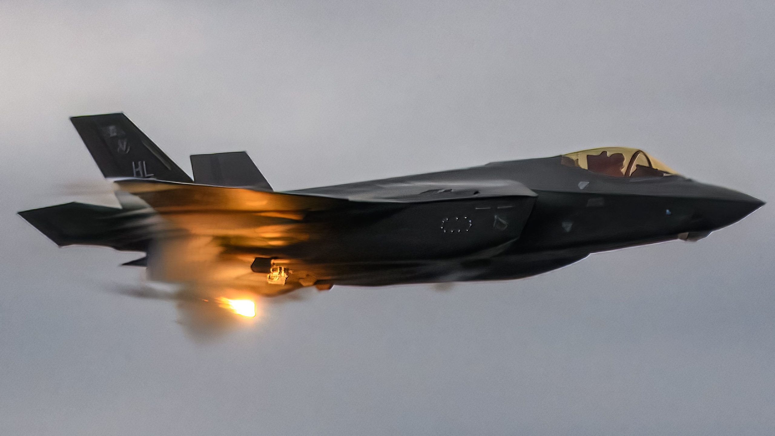 パシフィックエアショー専用：アメリカ最大のビーチ航空ショーの主催者との会話