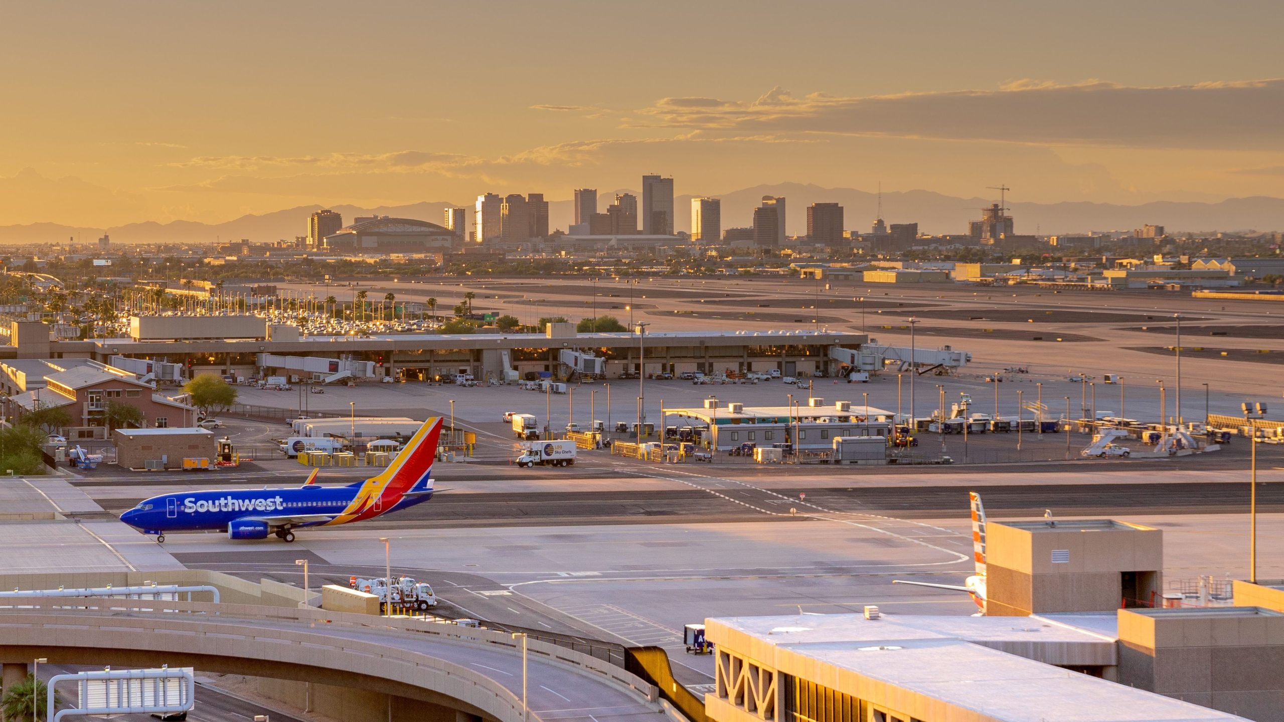 フェニックススカイハーバー国際空港は、需要の増加を満たすために新しいターミナルを建設します