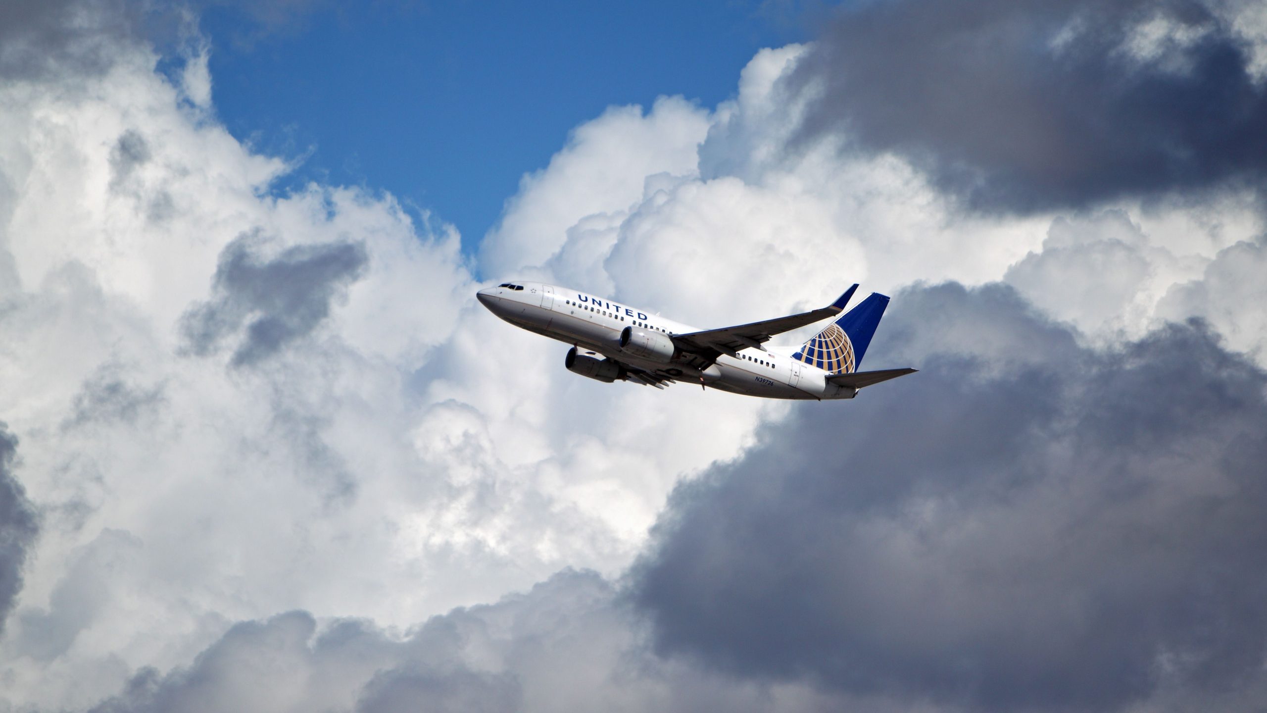 ユナイテッド航空ボーイング737＆スピリットエアバスA320neoが同じ日に稲妻に打たれた