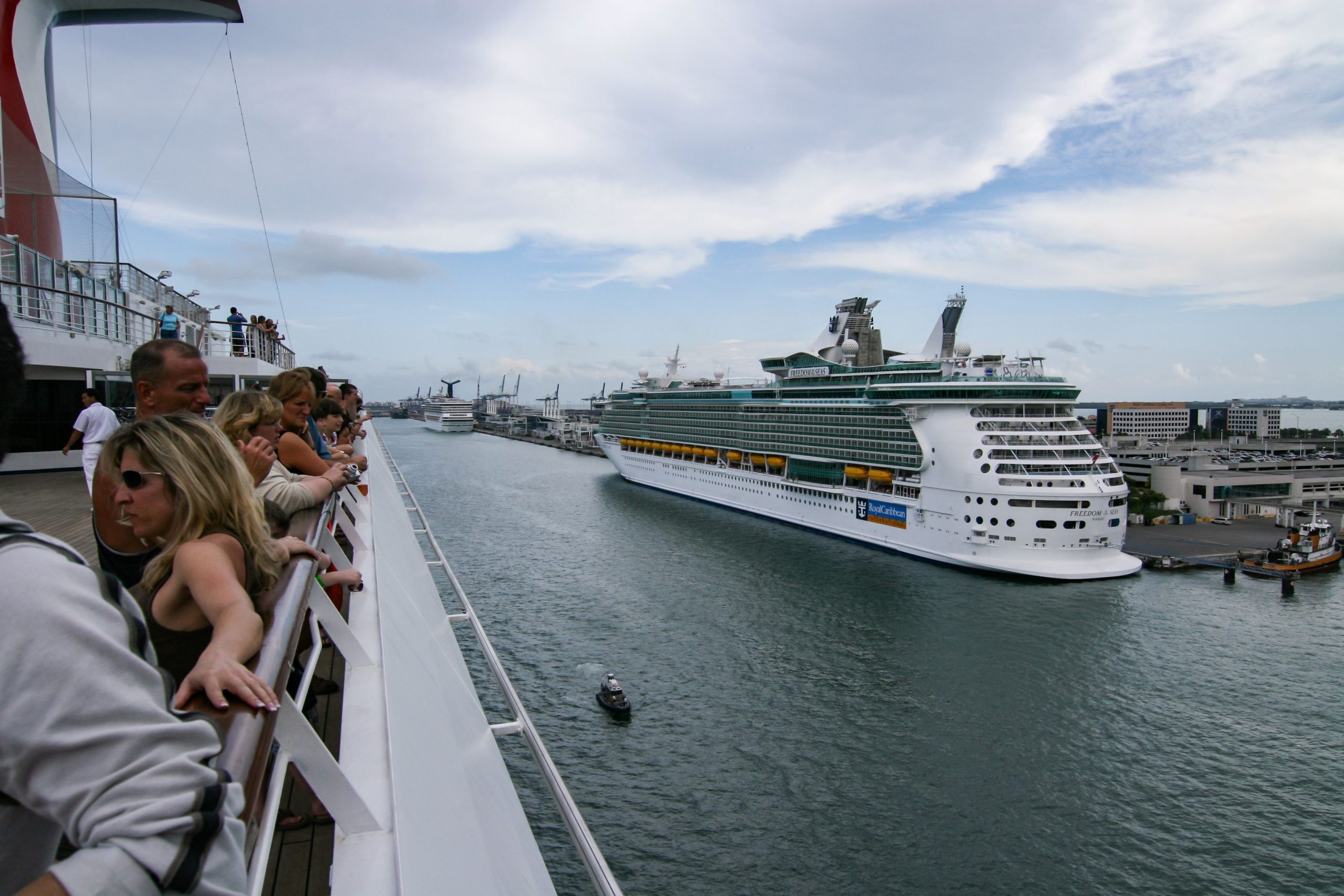 カーニバルクルーズラインのロイヤルカリビアンとの競争