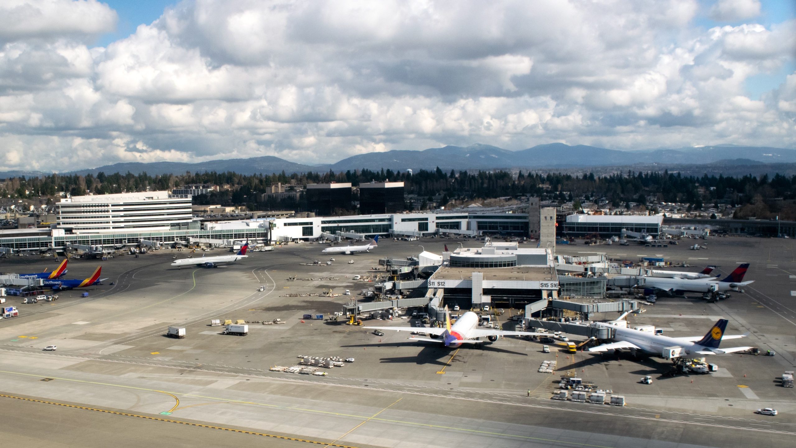 シアトルでフライトに乗ったチケットレスのデルタ航空ラインの乗客は、3日後に再び試みました