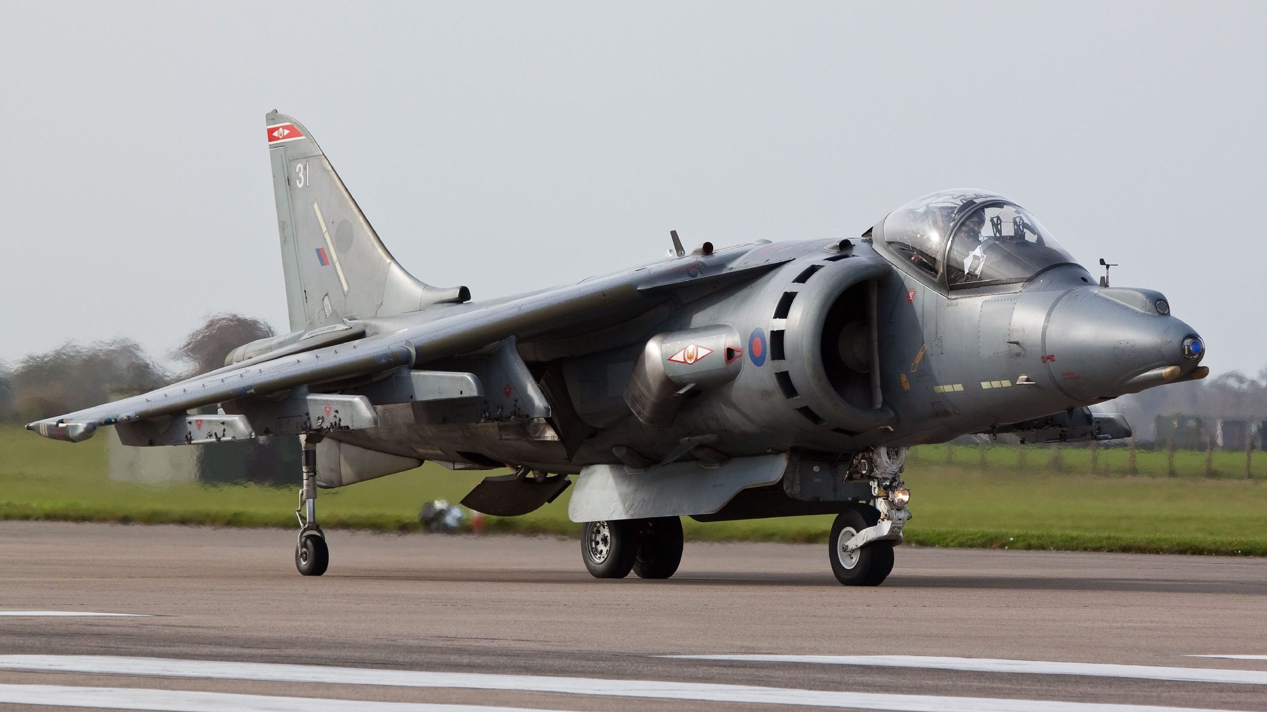 まだホーカーハリアージェットを使用している空軍はいますか？