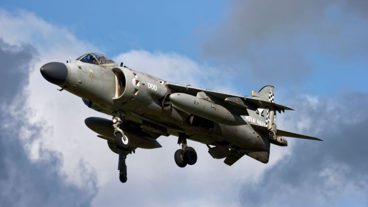 Alraigo事件：失われたイギリスのハリアーが貨物船に着陸したとき