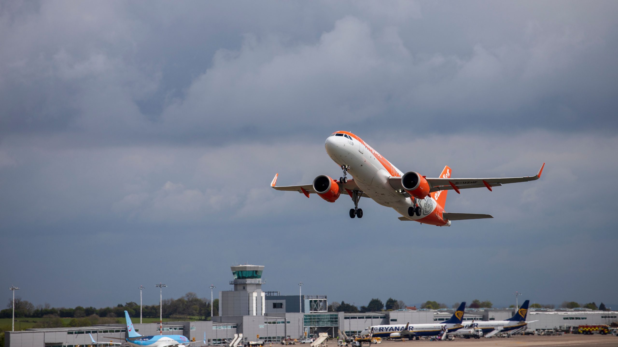 ヘリコプター＆エアバスA320に対するレーザー攻撃で4ヶ月の懲役刑を宣告された男性