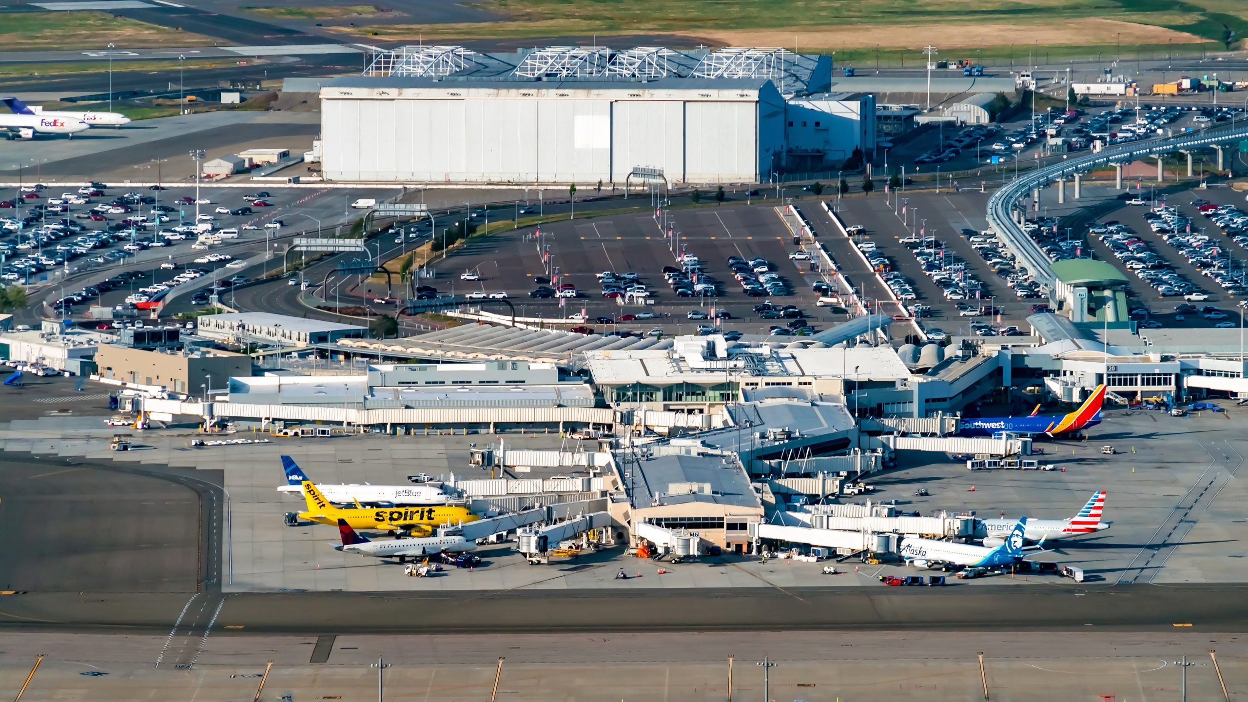 オークランドの端末の近代化は、どのようにして飛行接続を改善できますか？