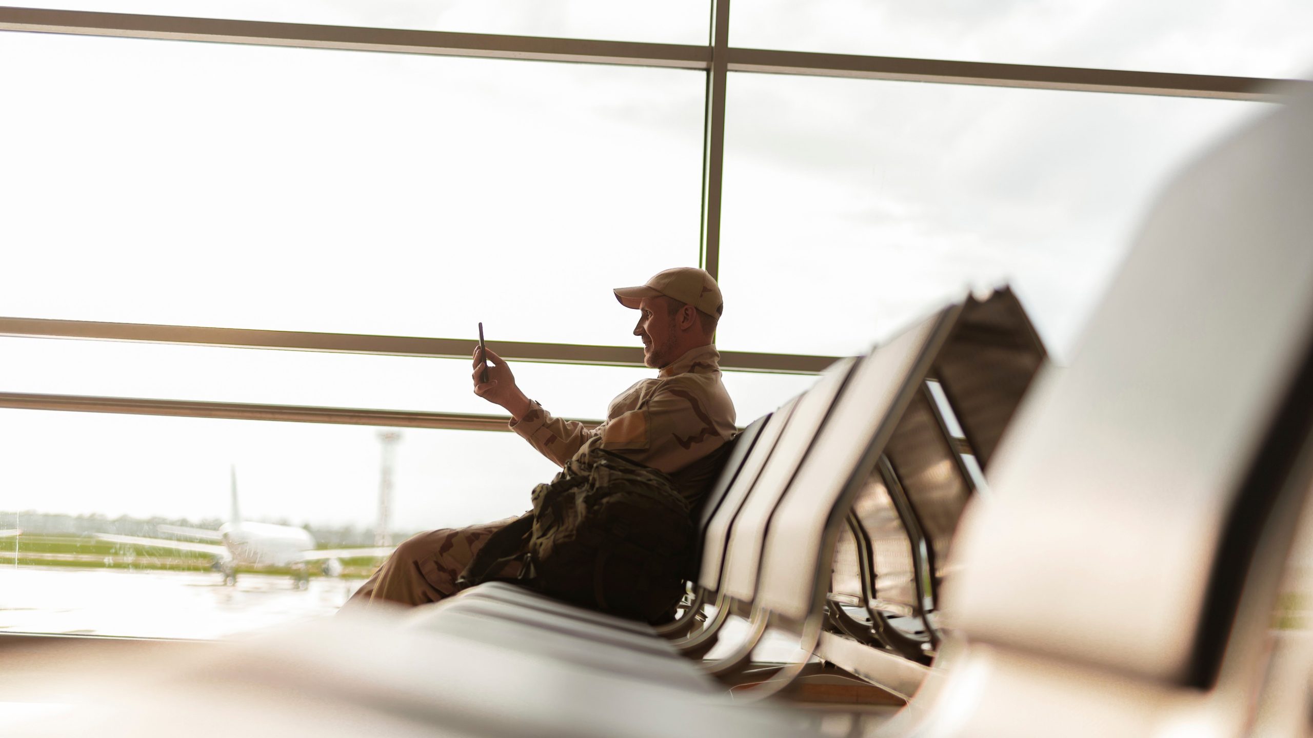 どの北米航空が軍事割引フライト運賃を提供していますか？