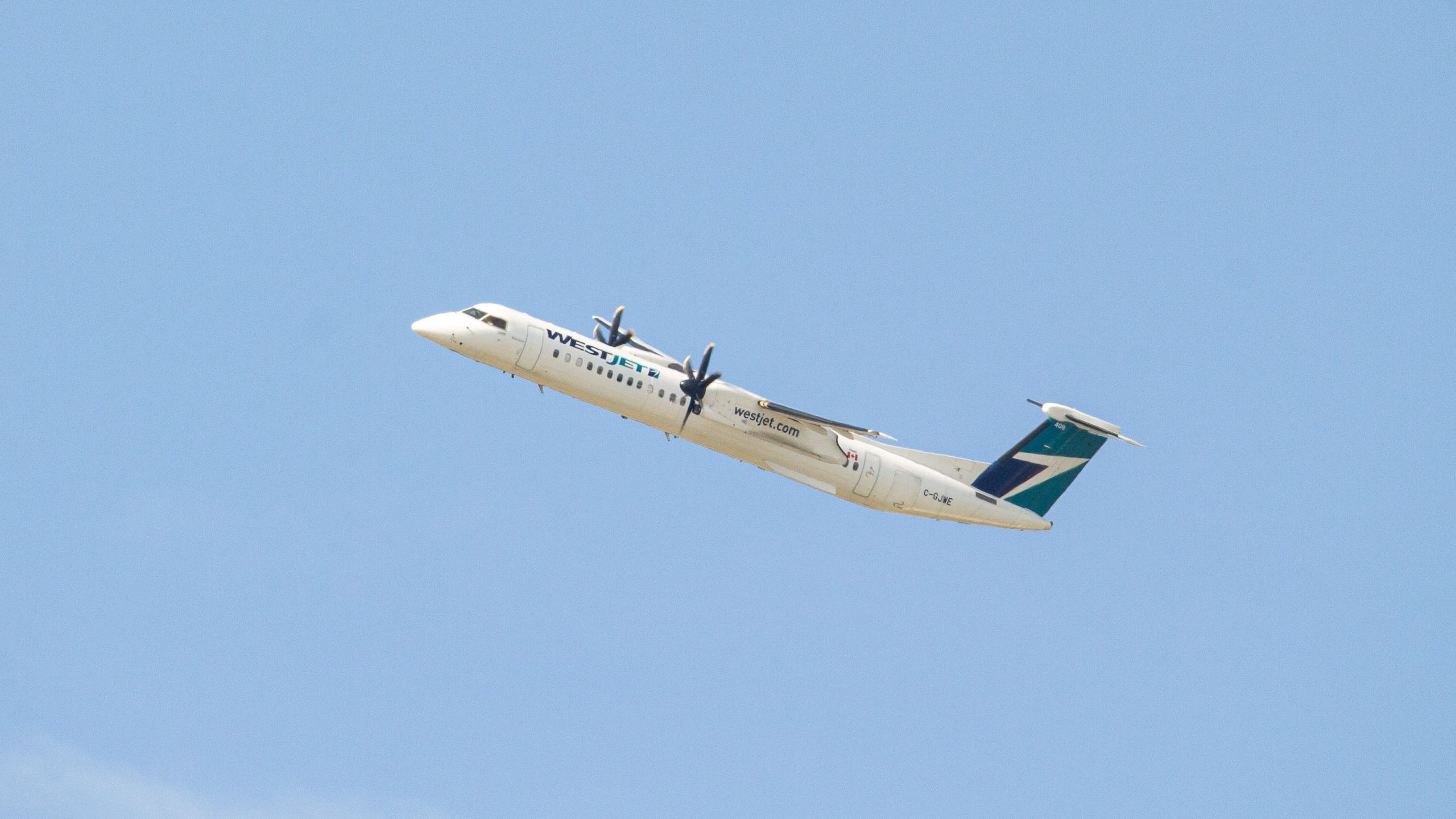 Westjet Encoreパイロットの97％がストライキを承認しています