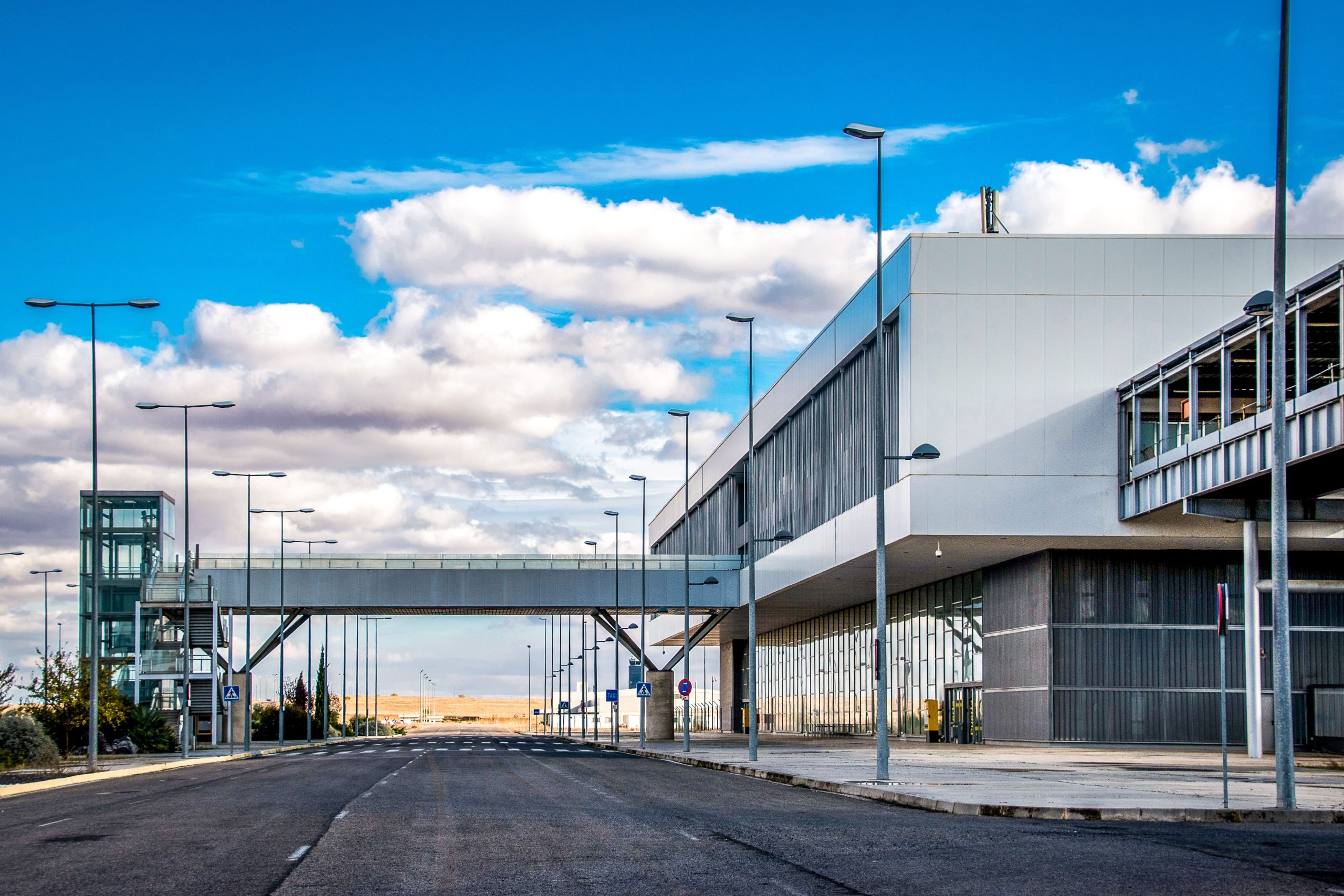 これに失敗した10億ドルの「ゴーストエアポート」は静かに哀れな量で売却されました