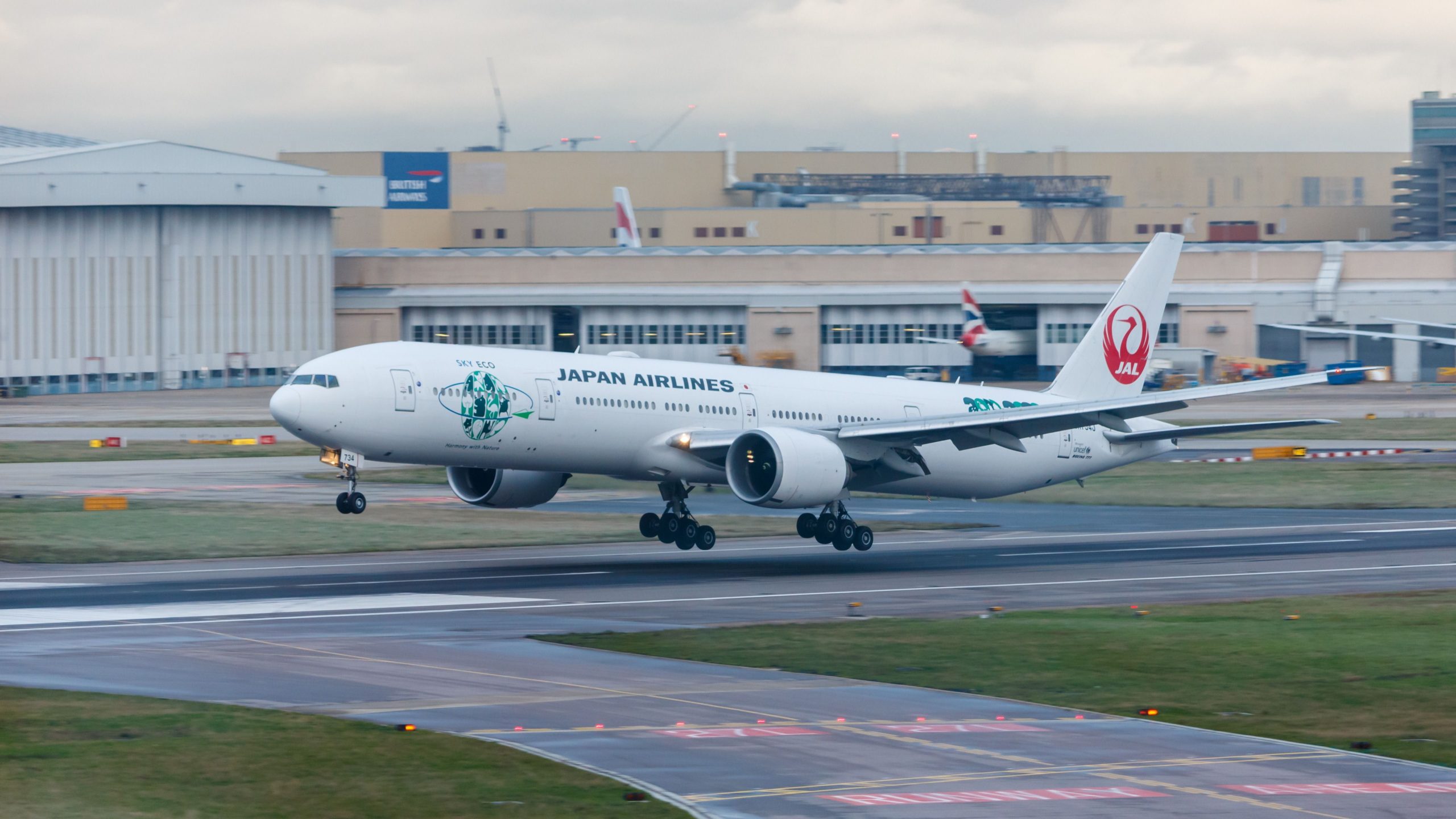 ユナイテッド航空は、日本航空の退職したボーイング777-300ersに興味がありますか？