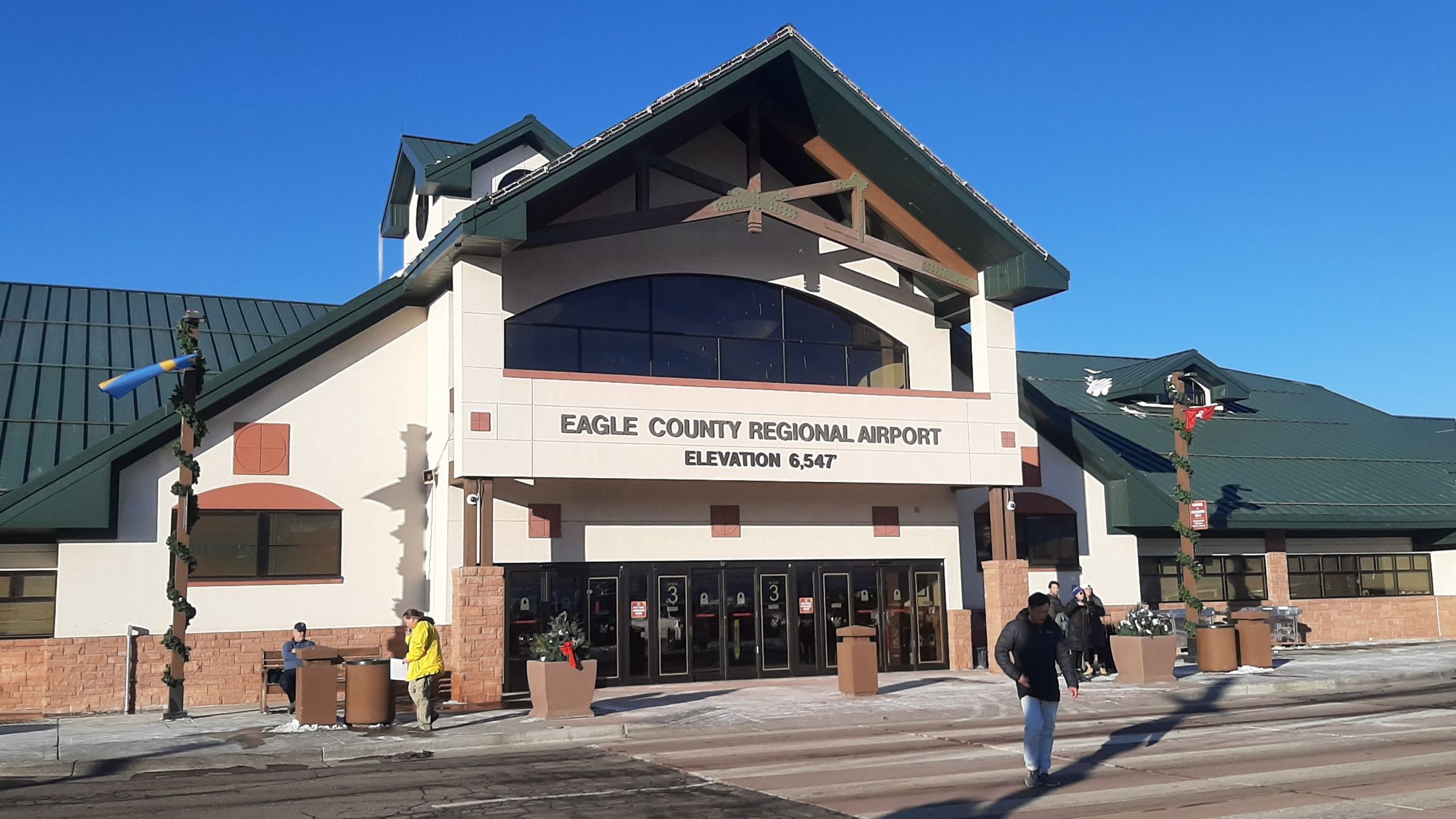 フロンティア航空は、ベイルのイーグル郡地域空港への3つの新しい直行便を開始します