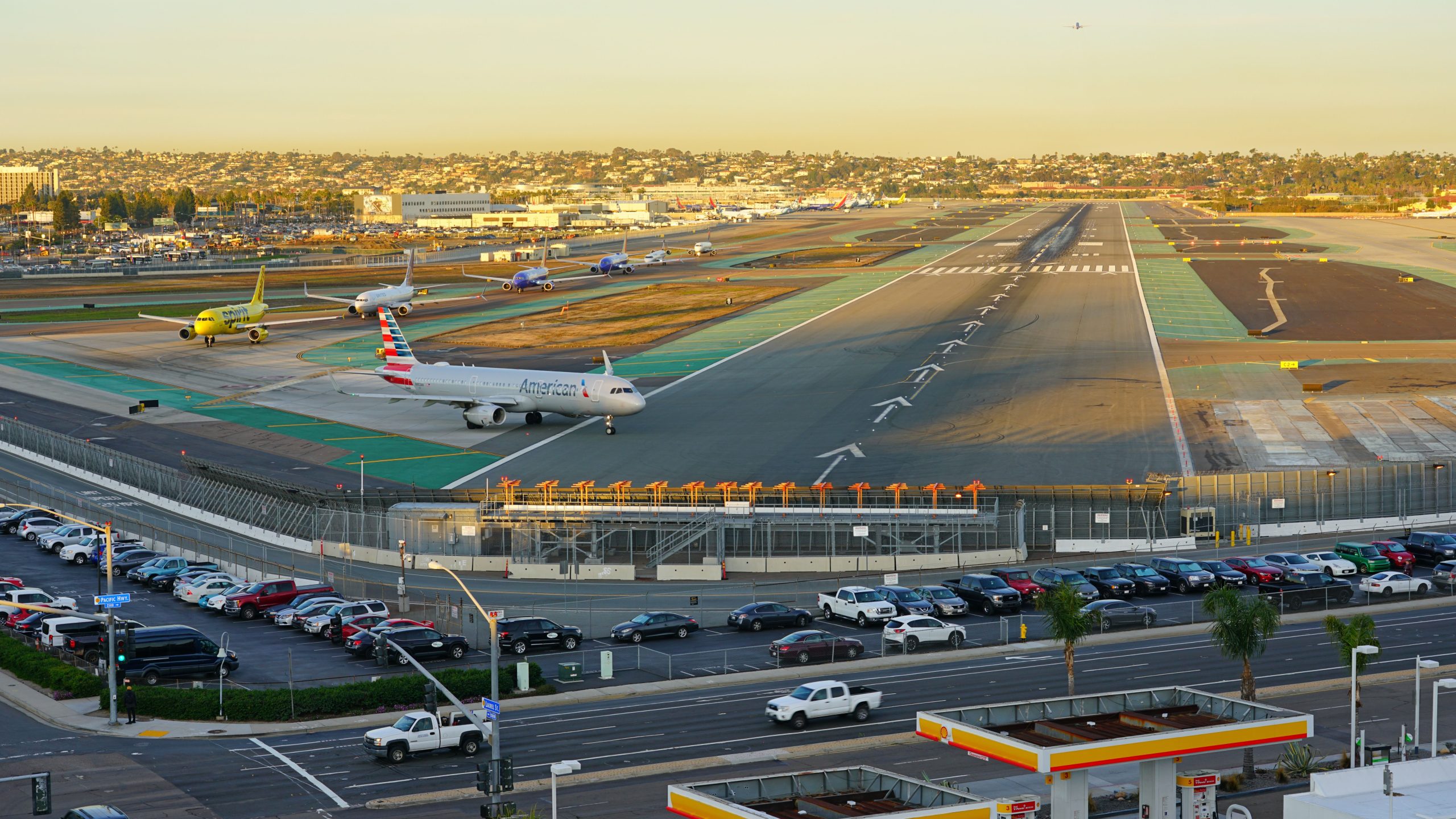 霧は、過去3日間にわたってサンディエゴで約800便に影響を与えます