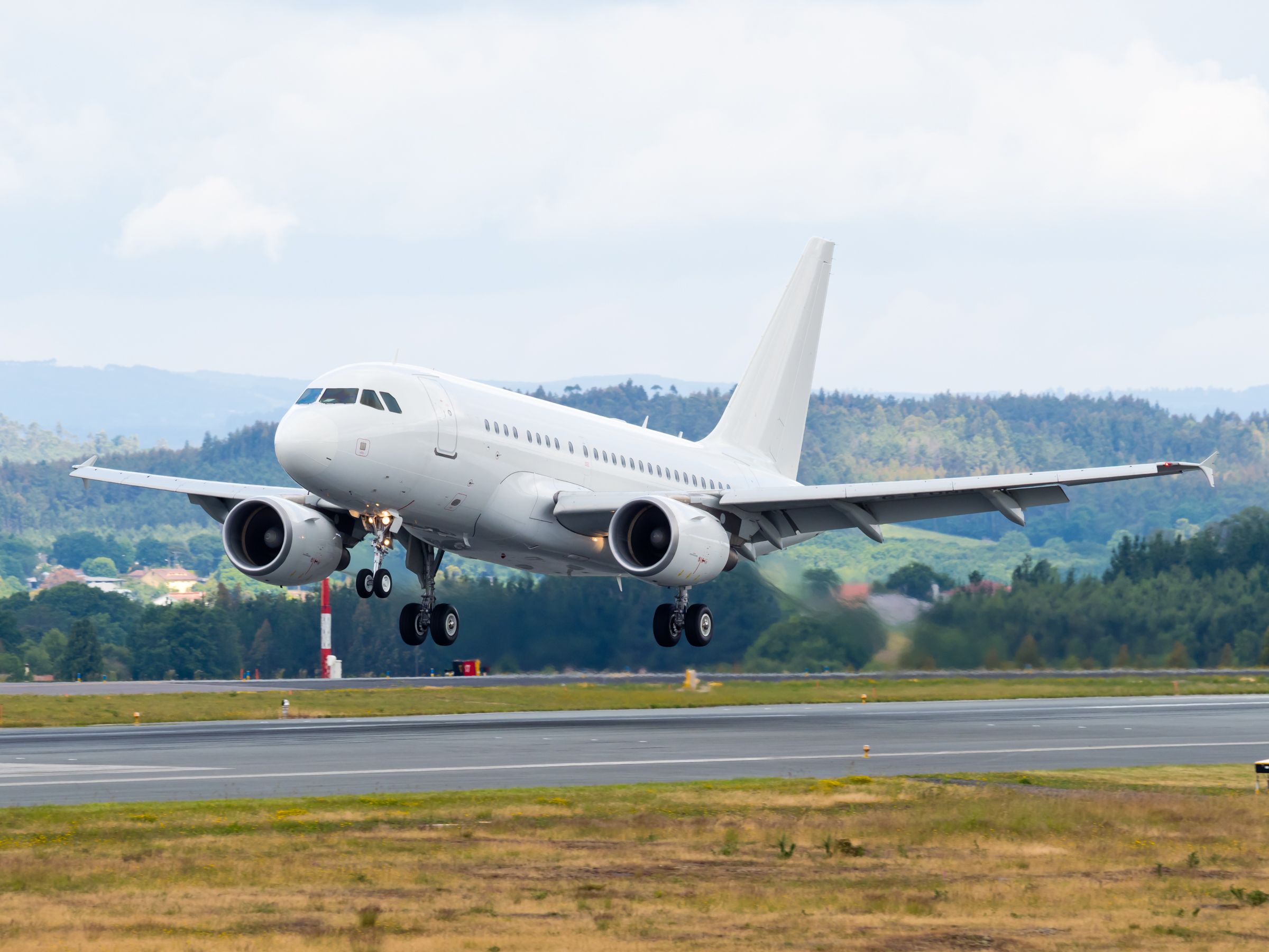 まだ飛んでいるエアバスA318はありますか？