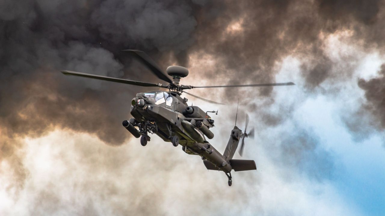 米陸軍ヘリコプターは、カーソン砦での嵐に続いて損傷しました